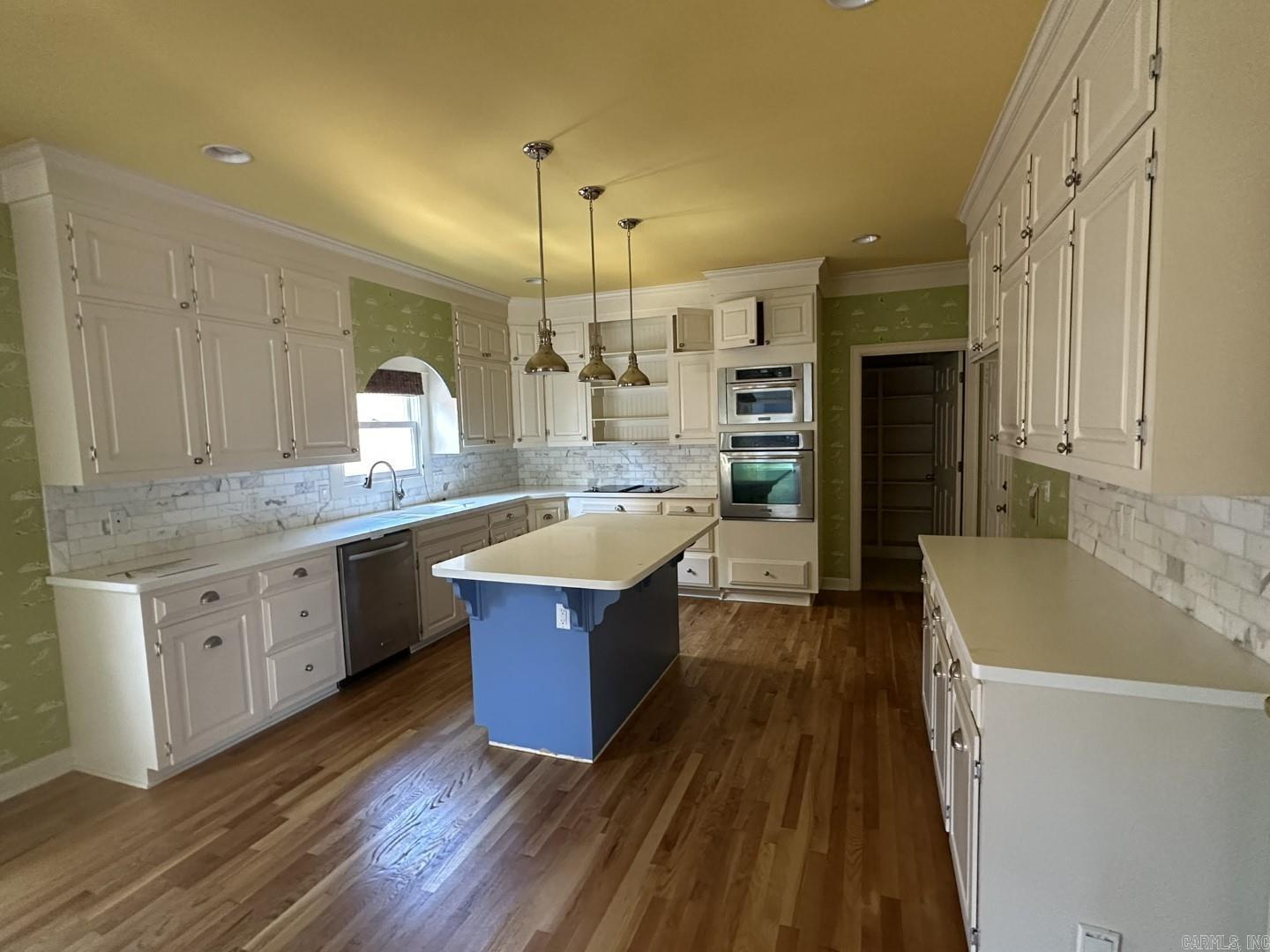 2111 Hinson Rd 6