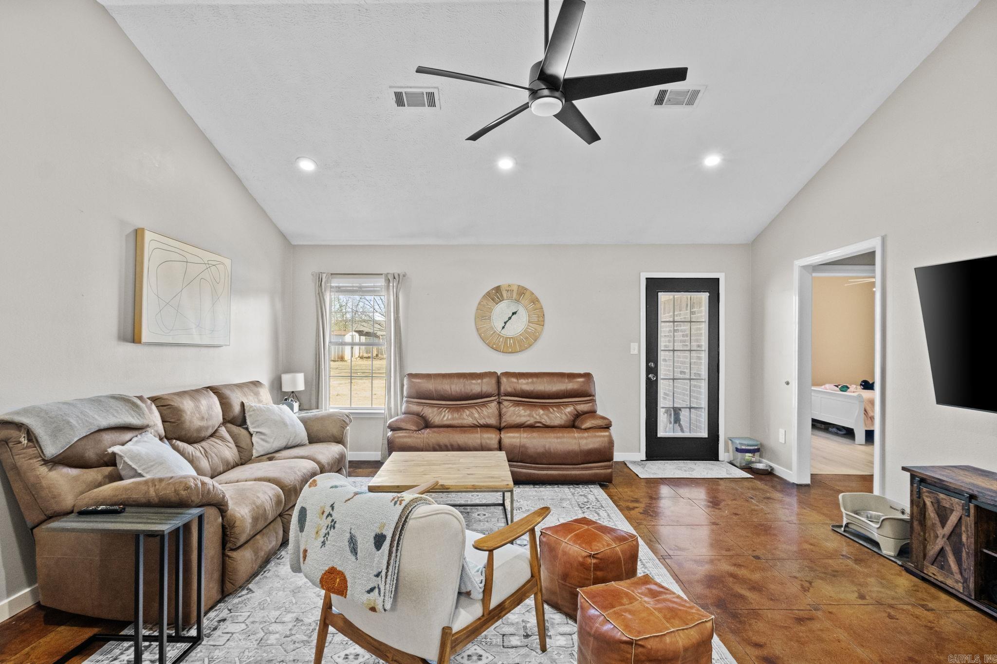 11 Hummingbird Drive
