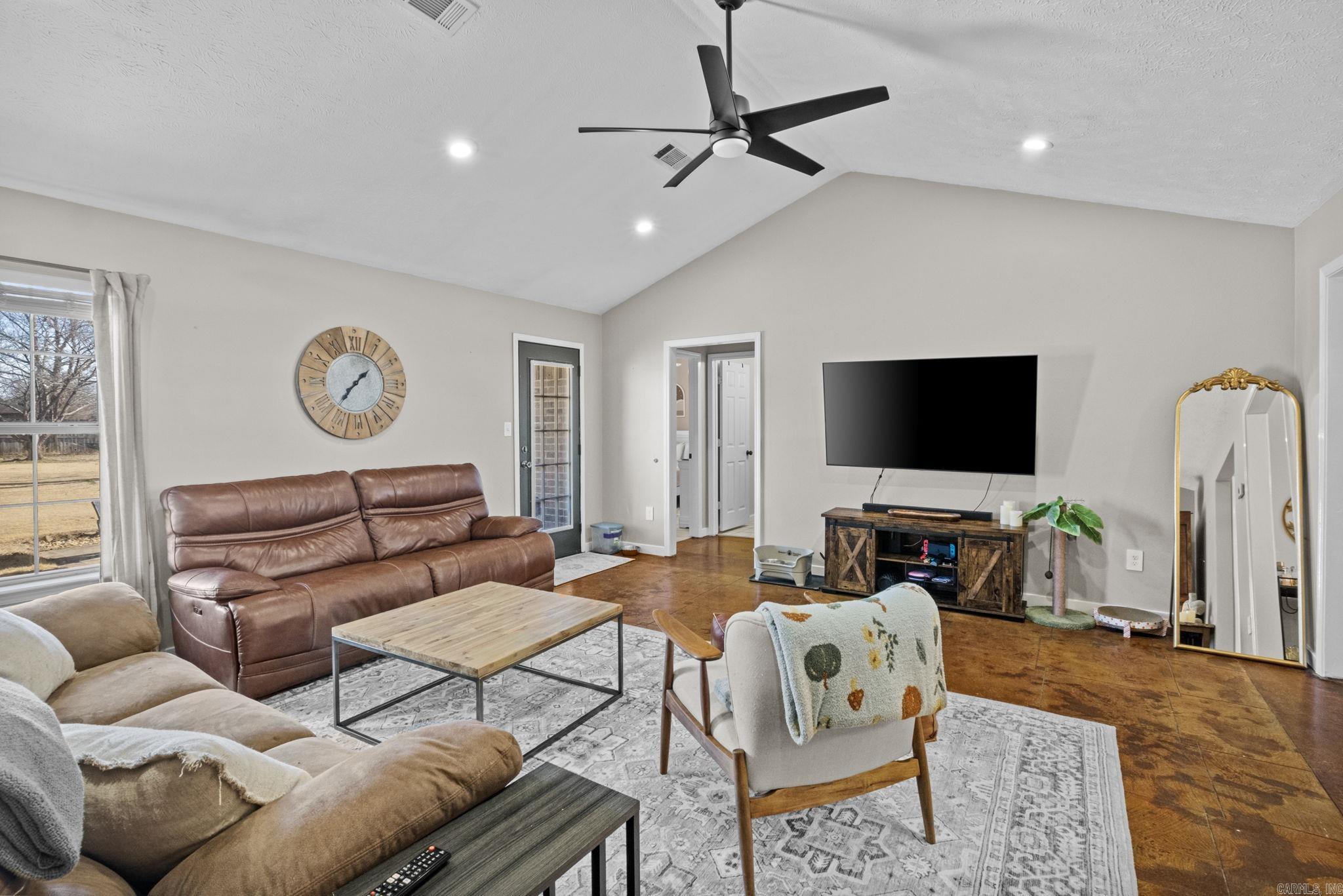 11 Hummingbird Drive