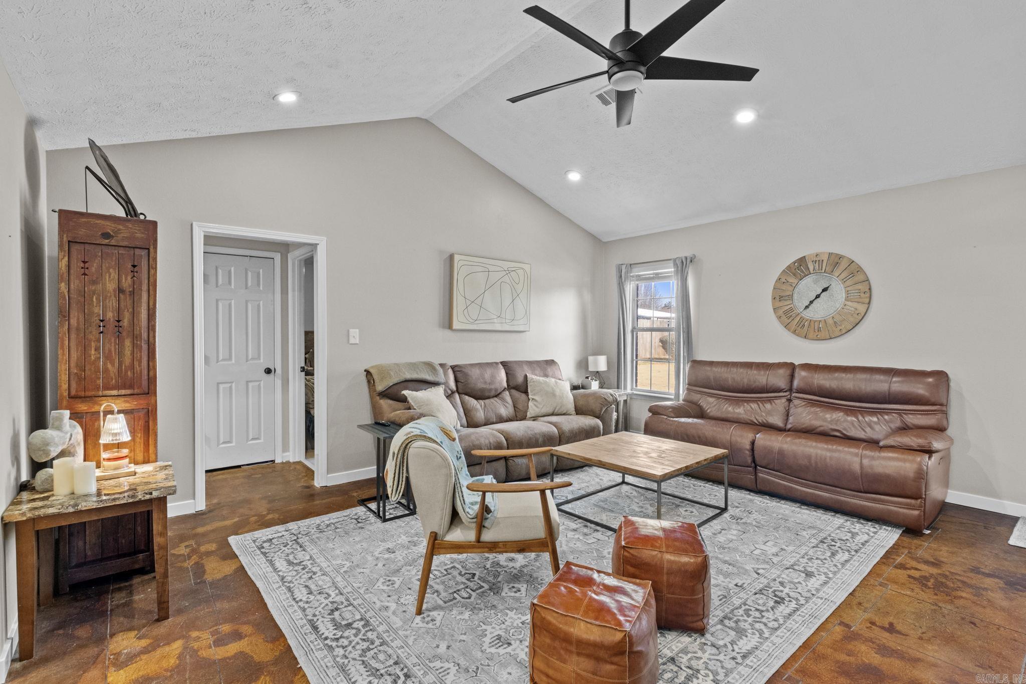 11 Hummingbird Drive