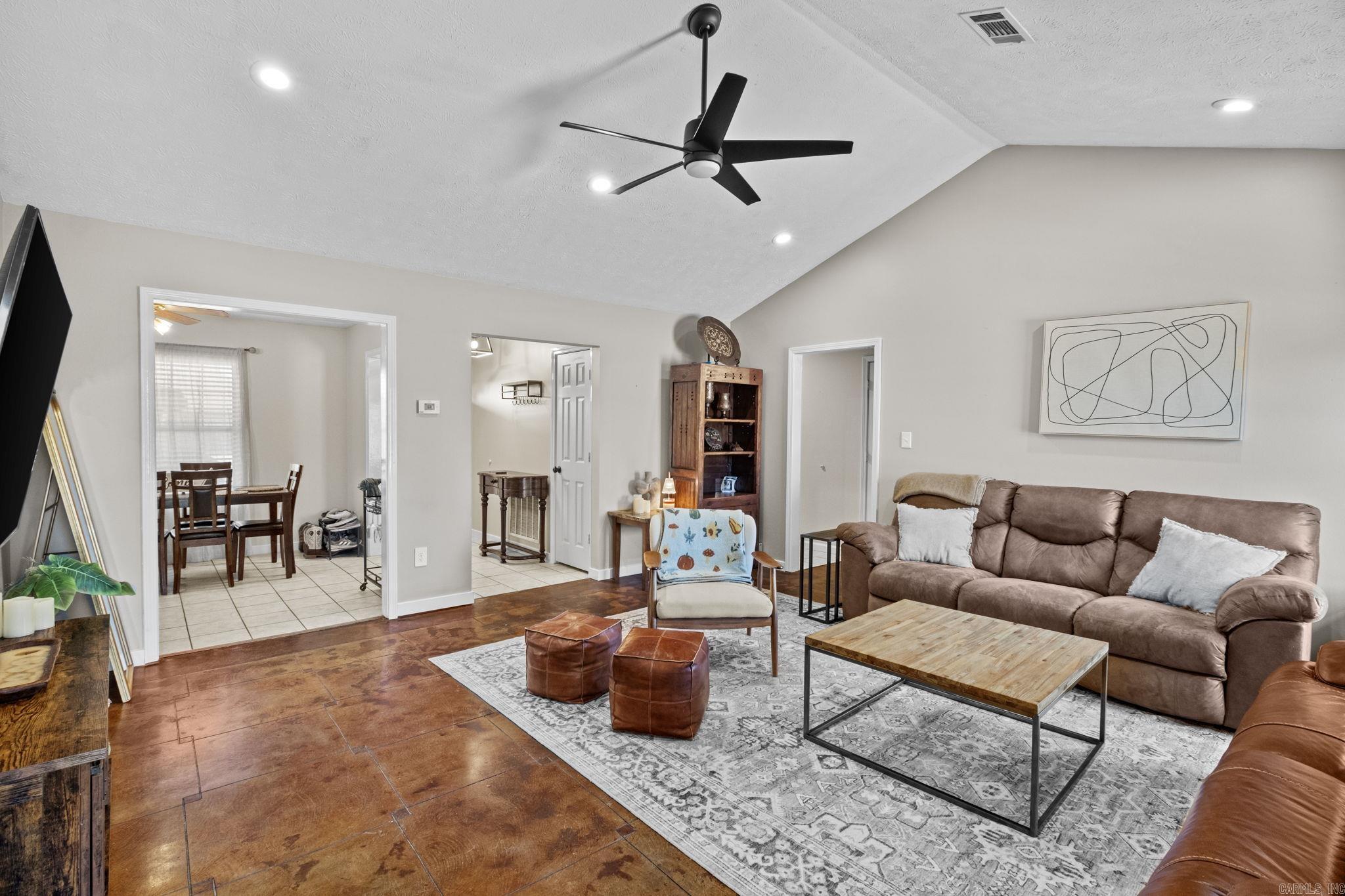 11 Hummingbird Drive