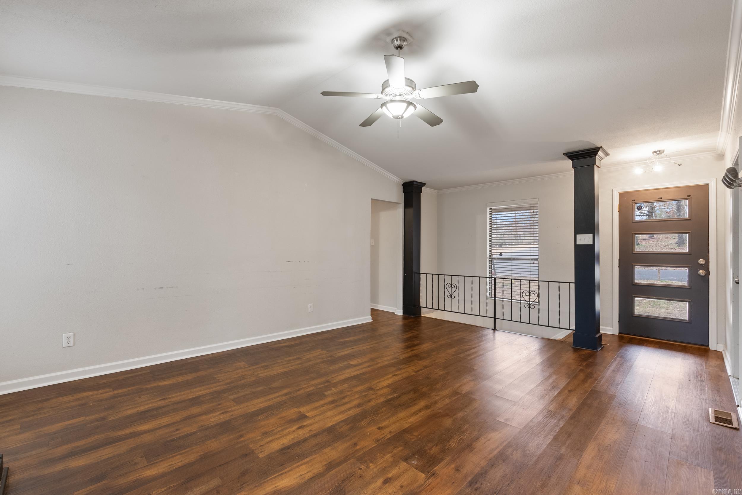 102 Pin Oak Cove