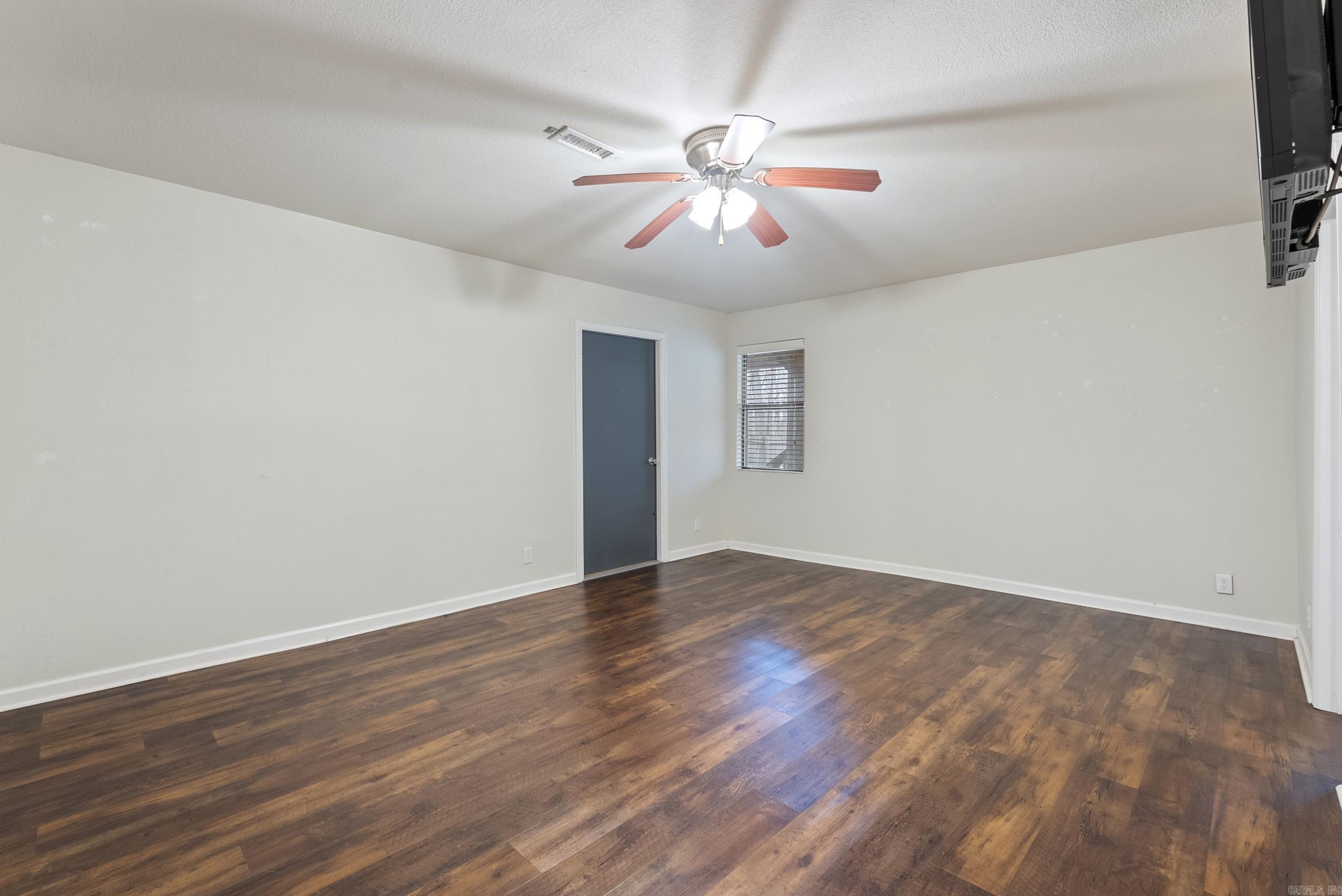 102 Pin Oak Cove