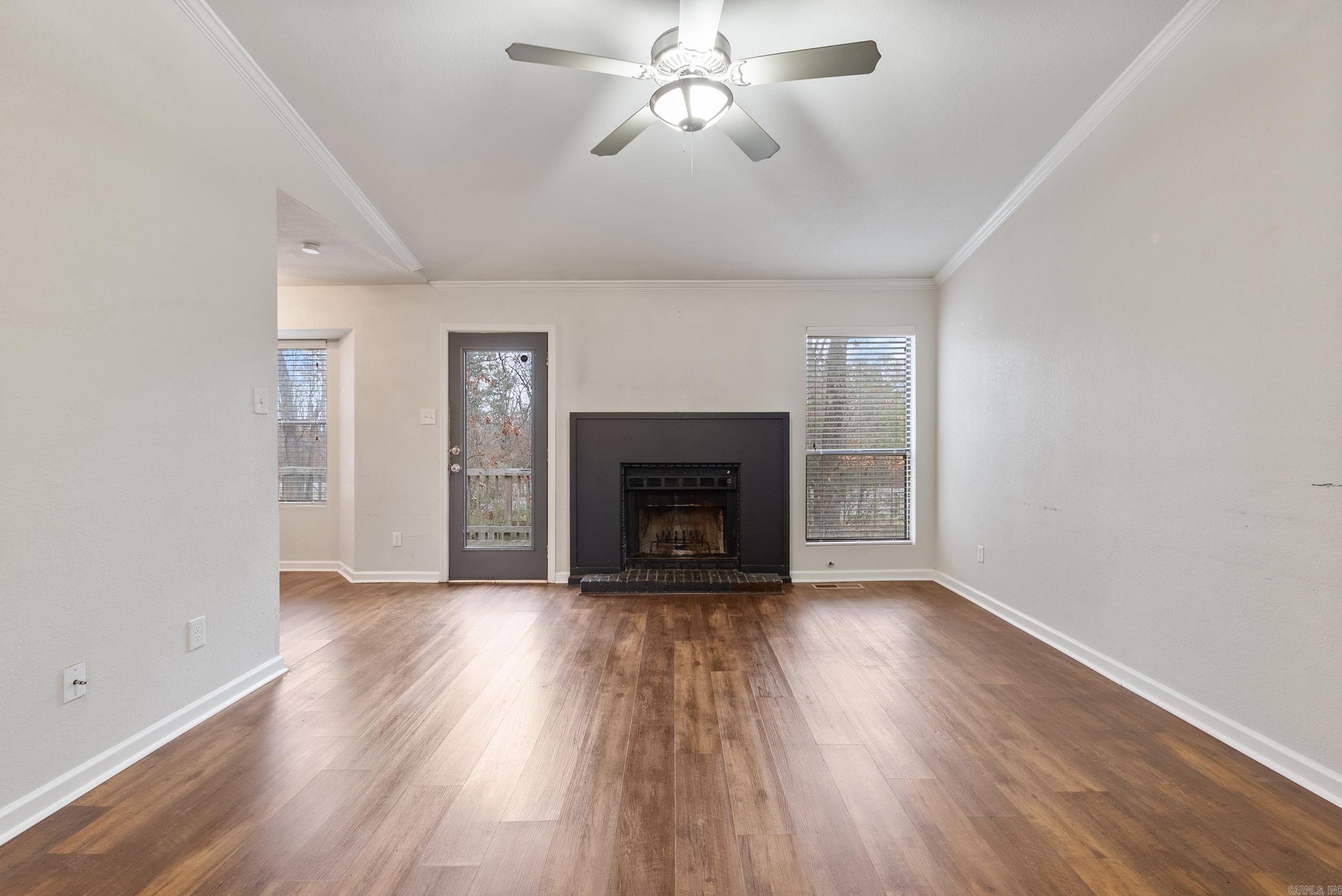 102 Pin Oak Cove