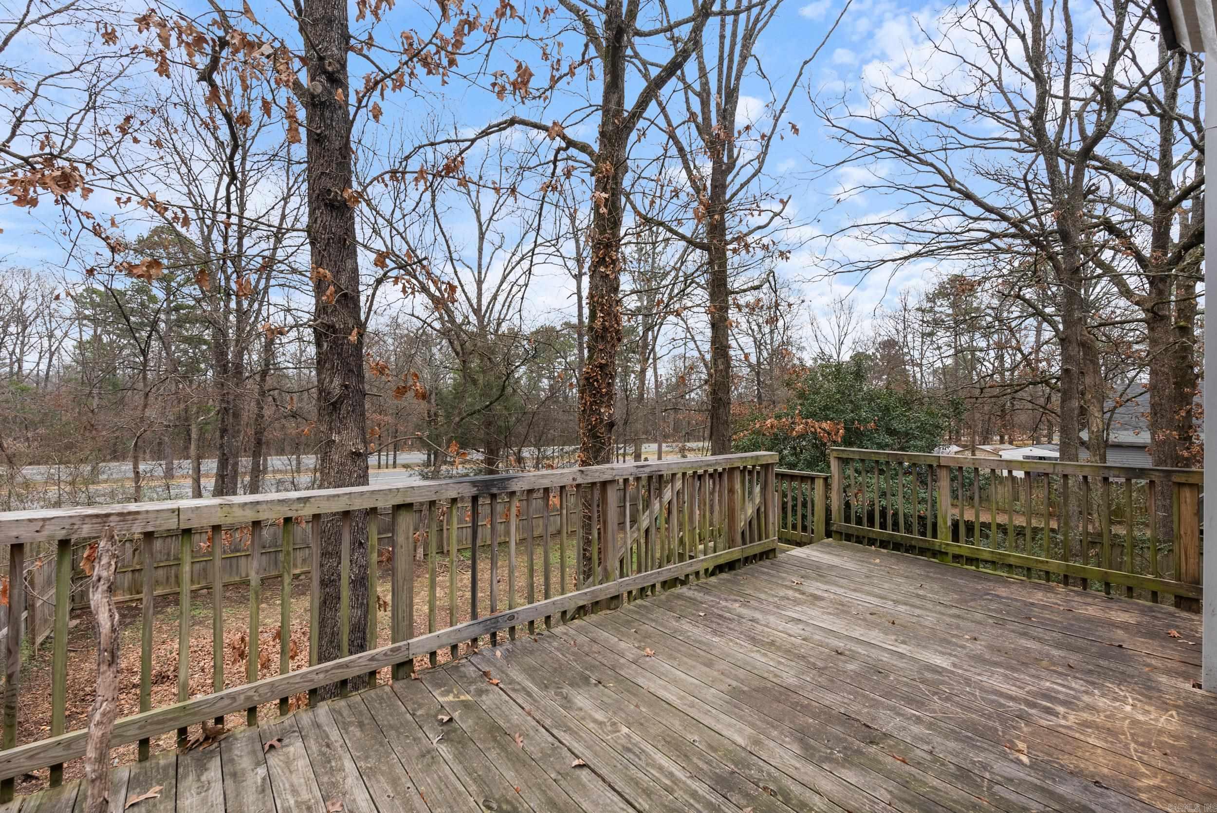 102 Pin Oak Cove