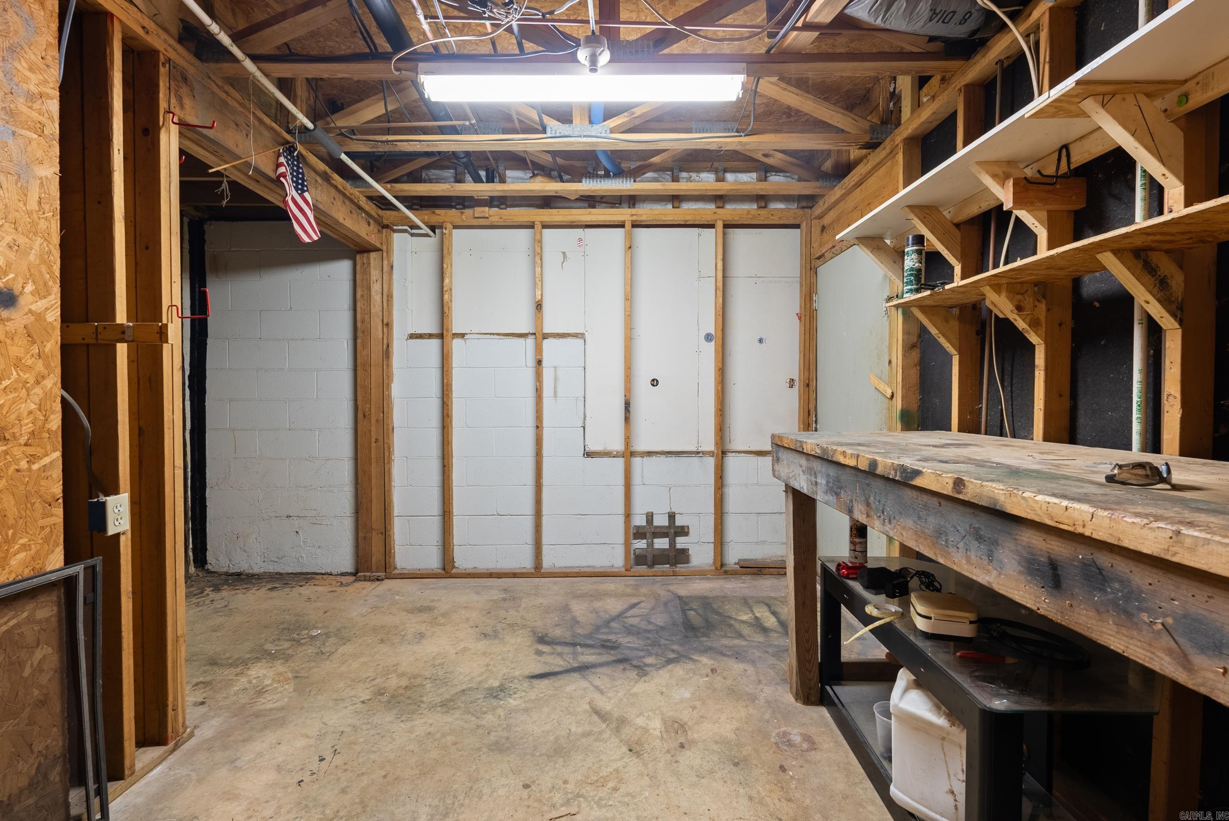 102 Pin Oak Cove