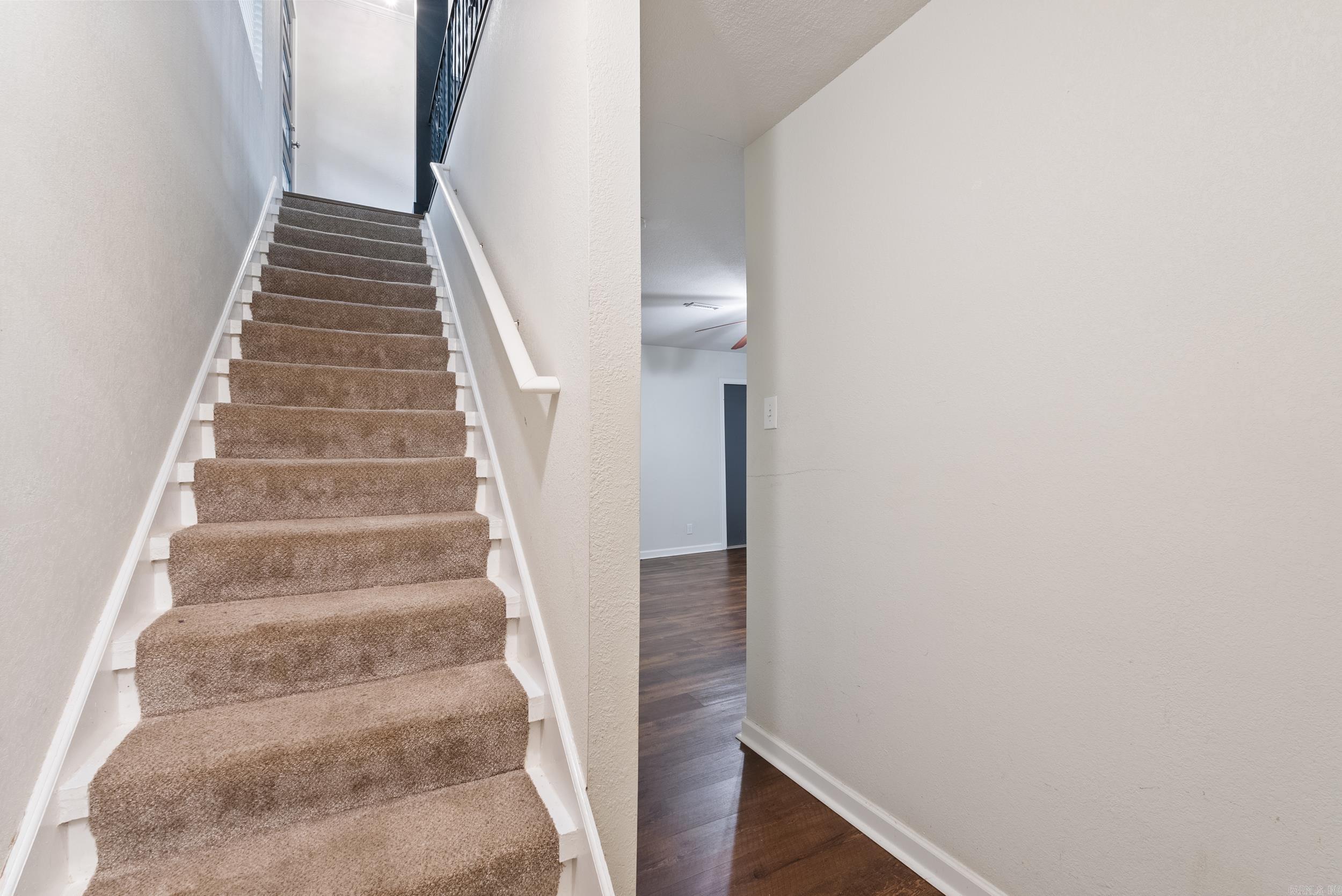 102 Pin Oak Cove