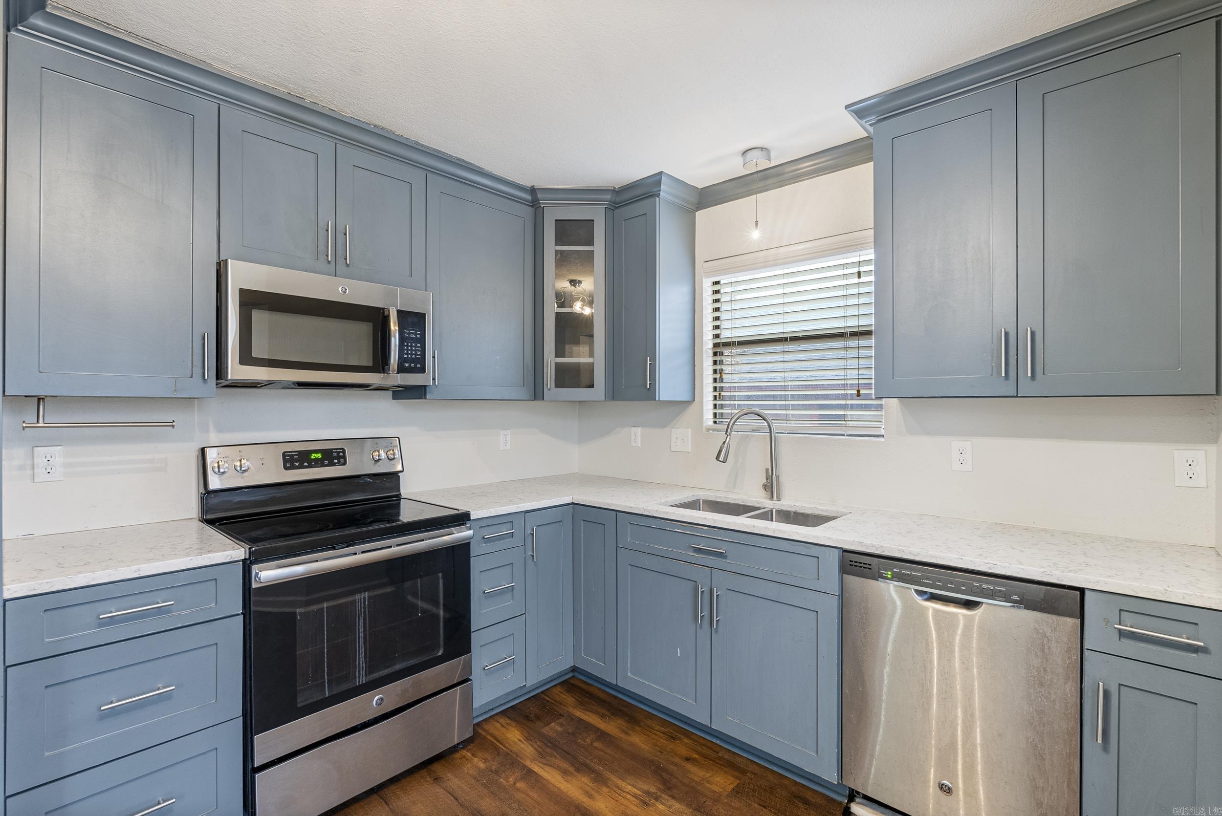 102 Pin Oak Cove