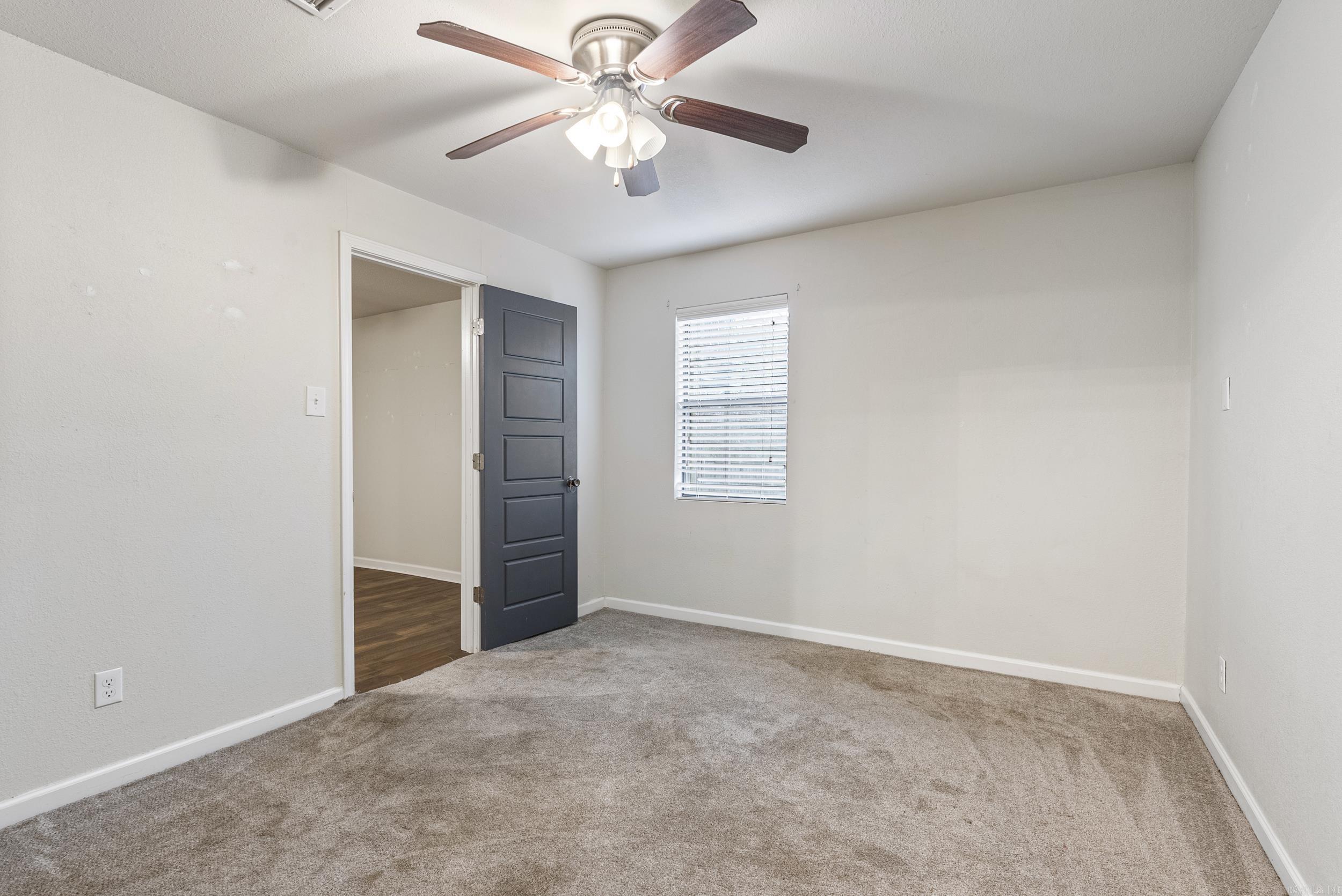 102 Pin Oak Cove