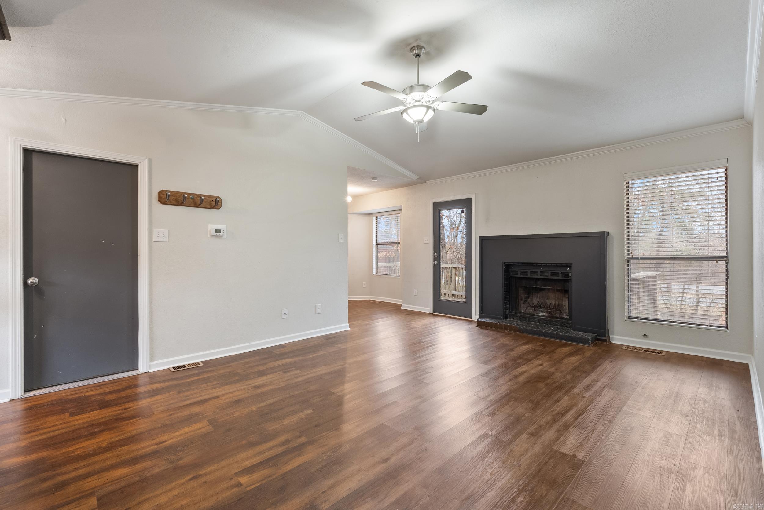 102 Pin Oak Cove