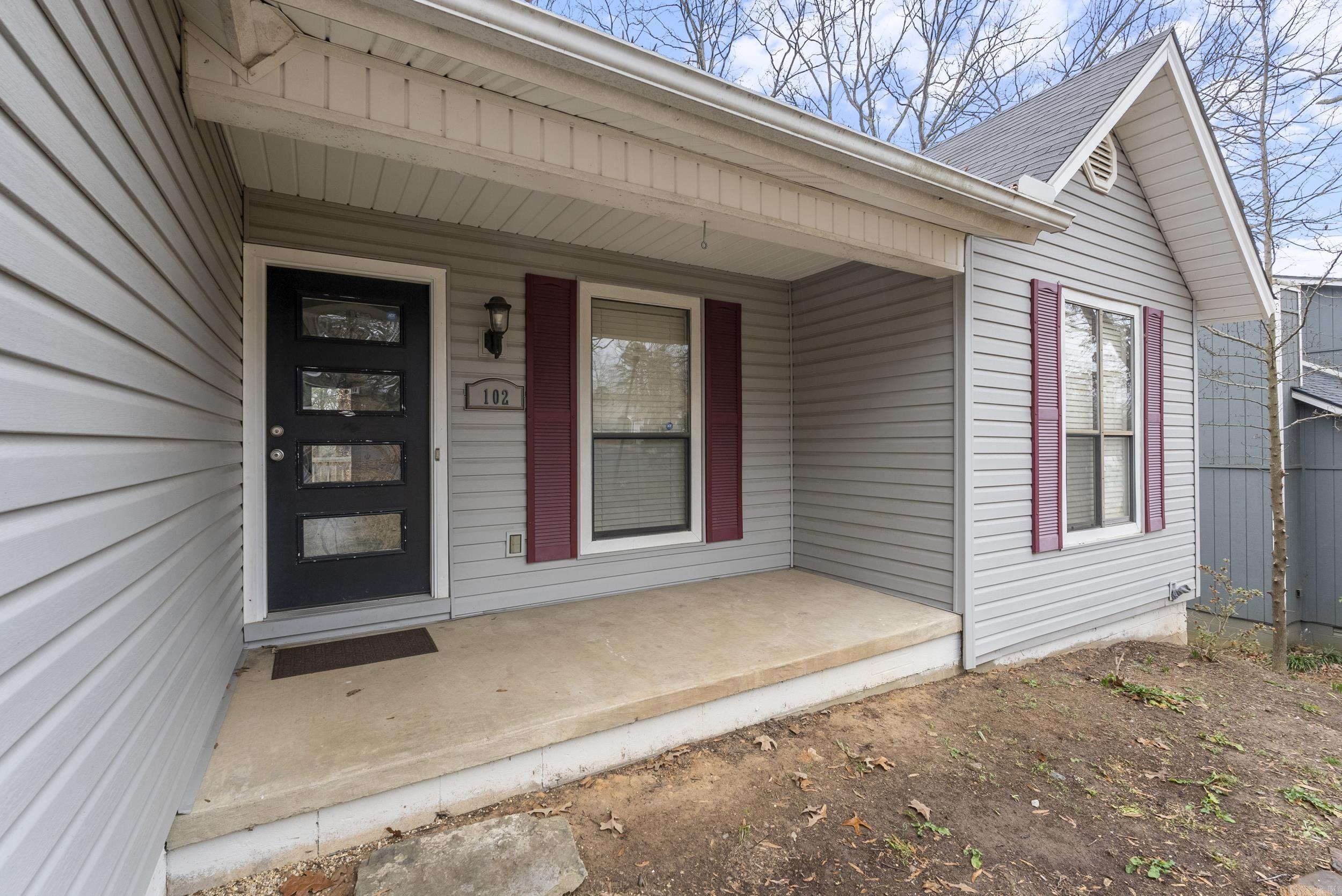 102 Pin Oak Cove