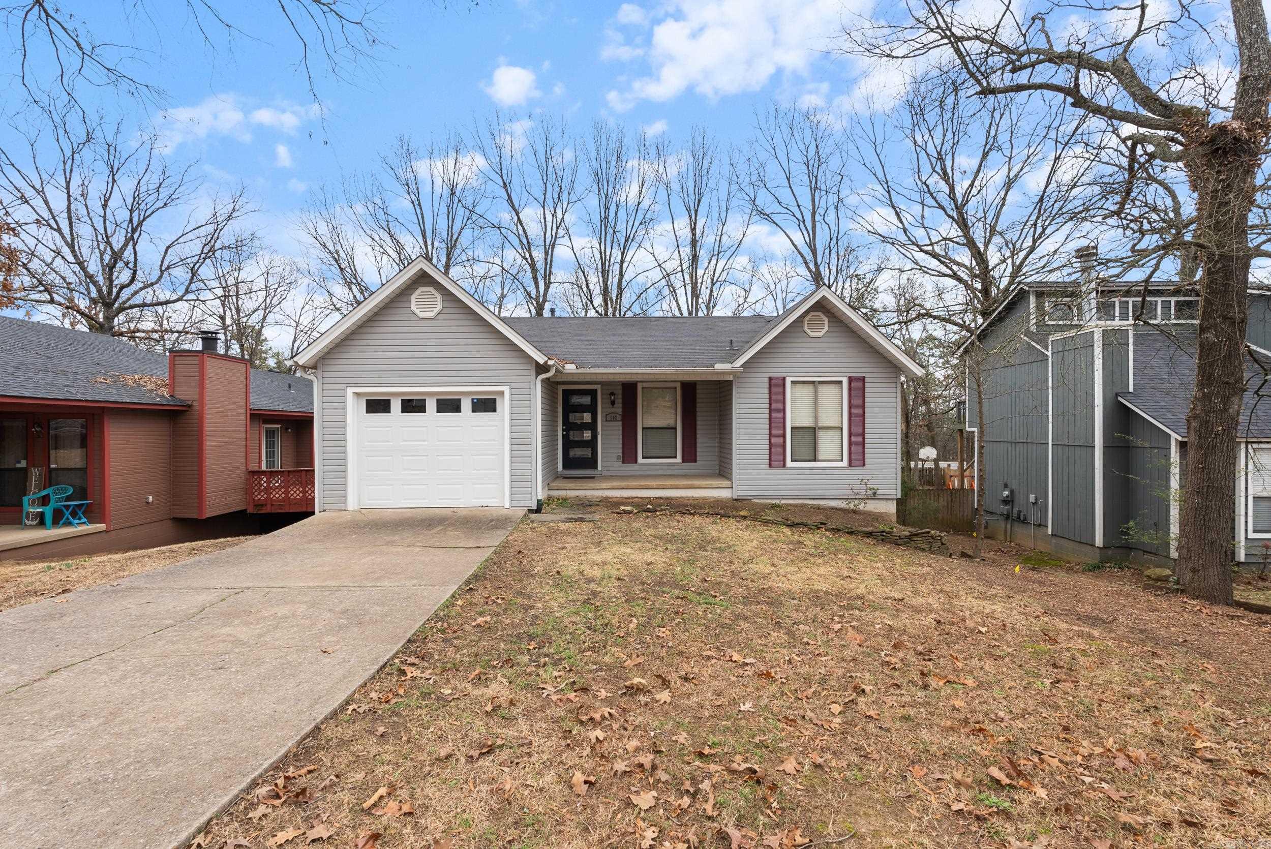 102 Pin Oak Cove