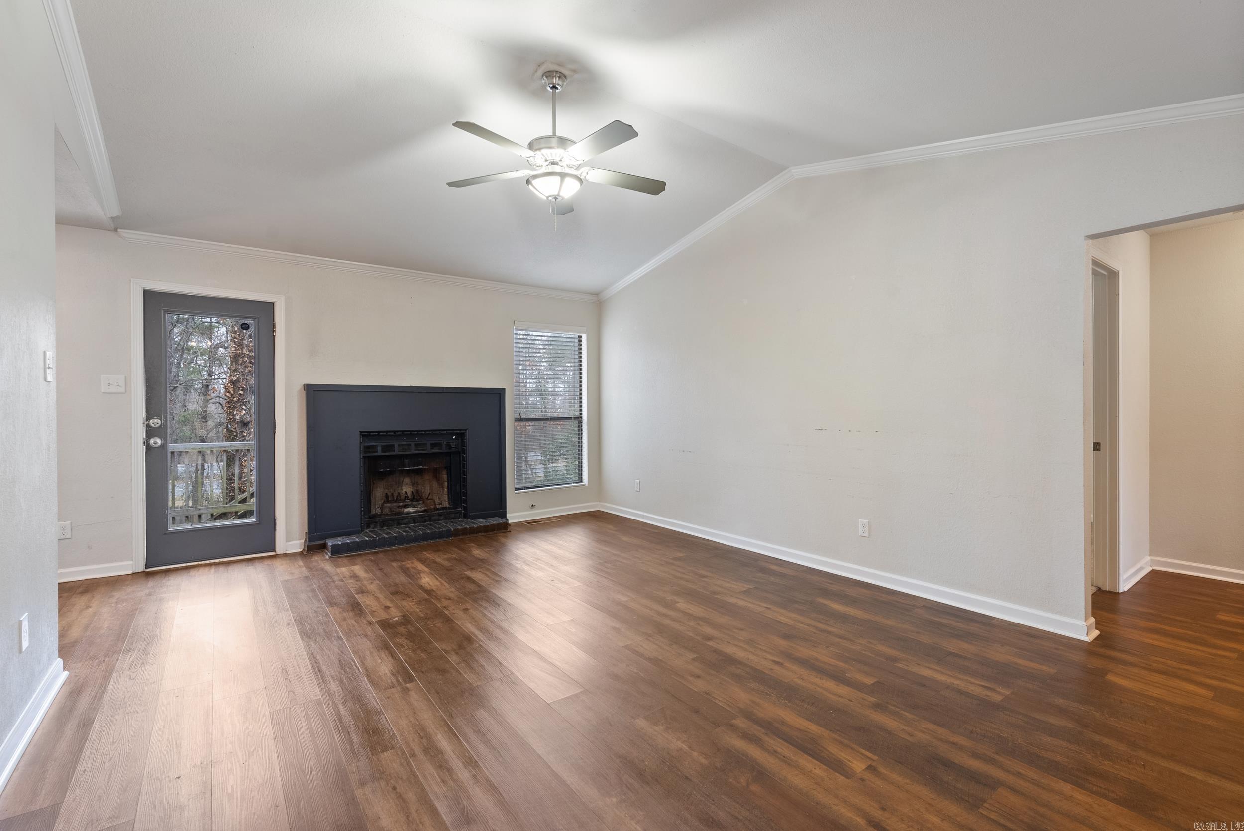 102 Pin Oak Cove