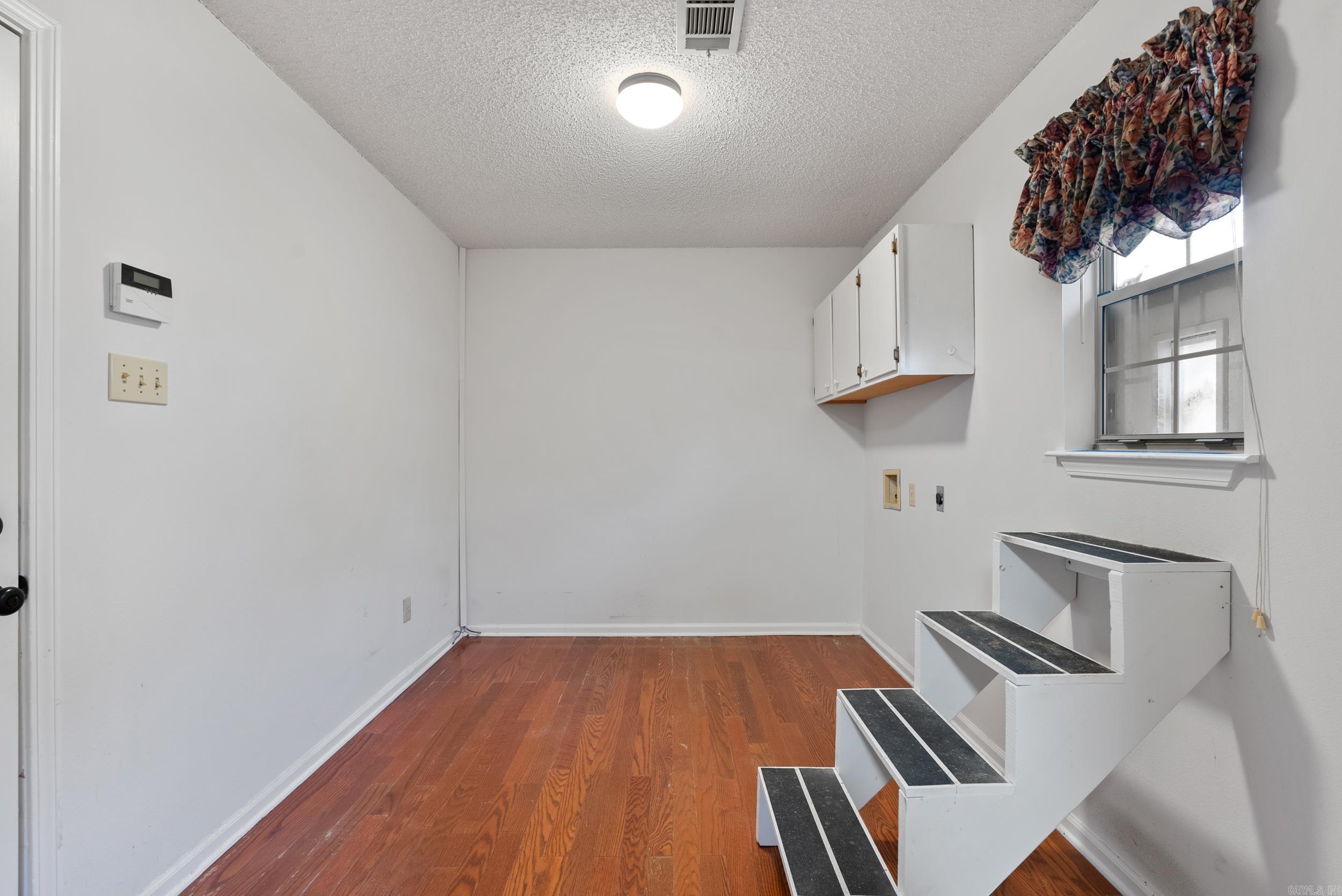 27 Carroll Lane