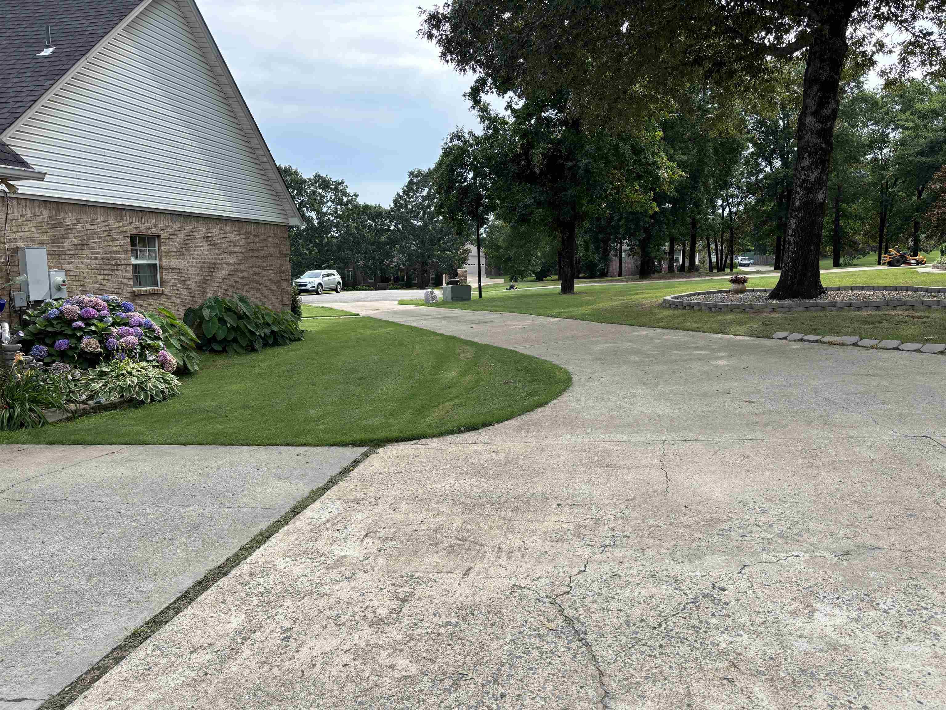 104 E Courtney Cove