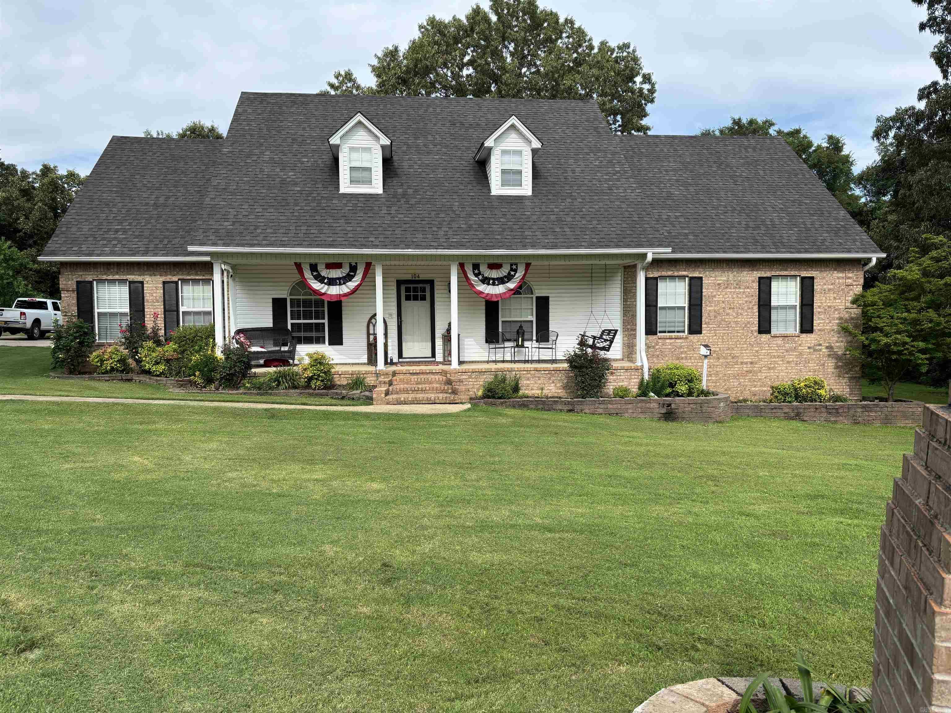 104 E Courtney Cove