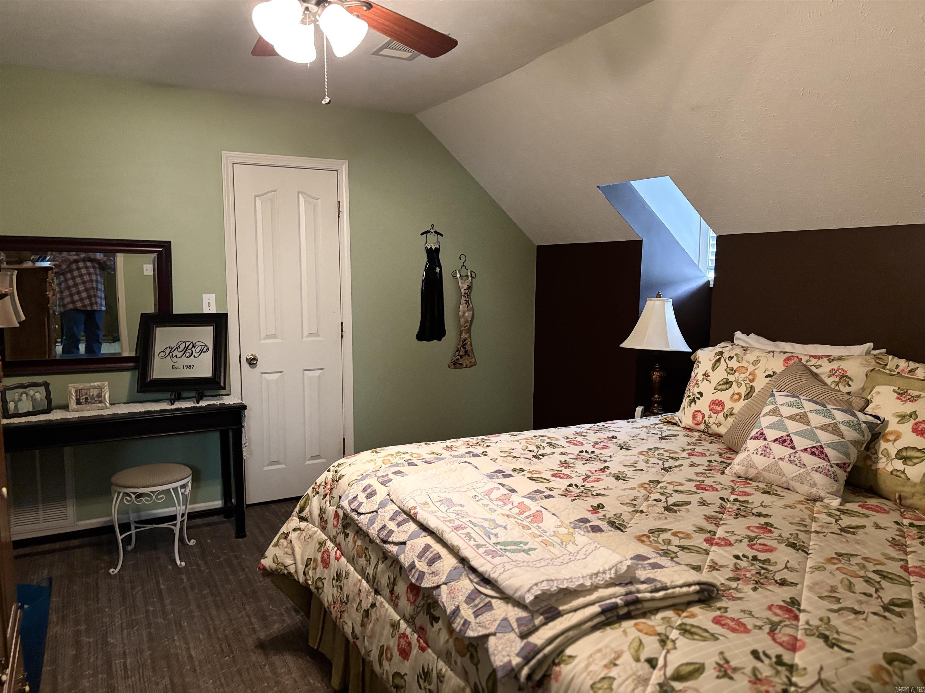 104 E Courtney Cove