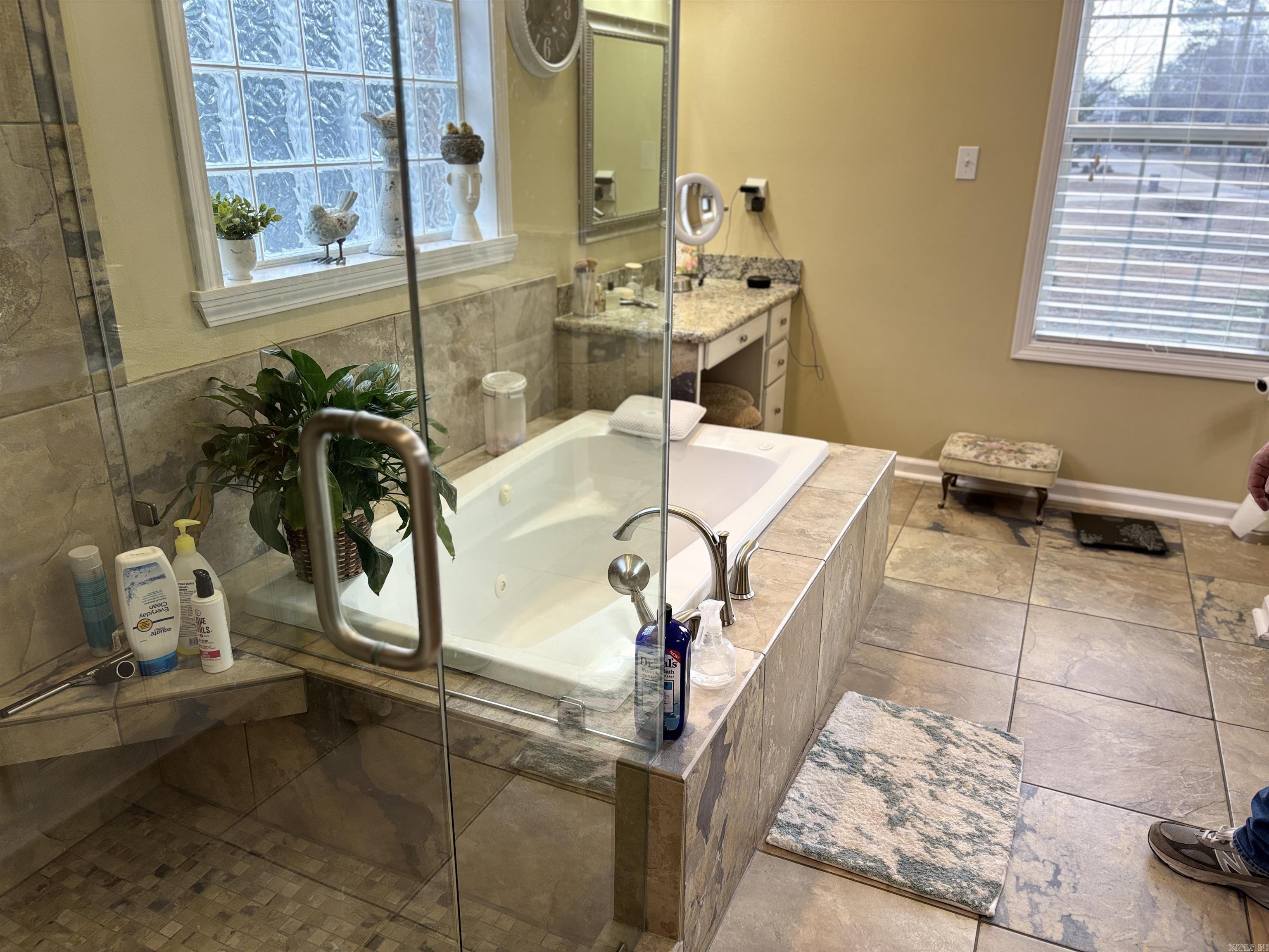 104 E Courtney Cove