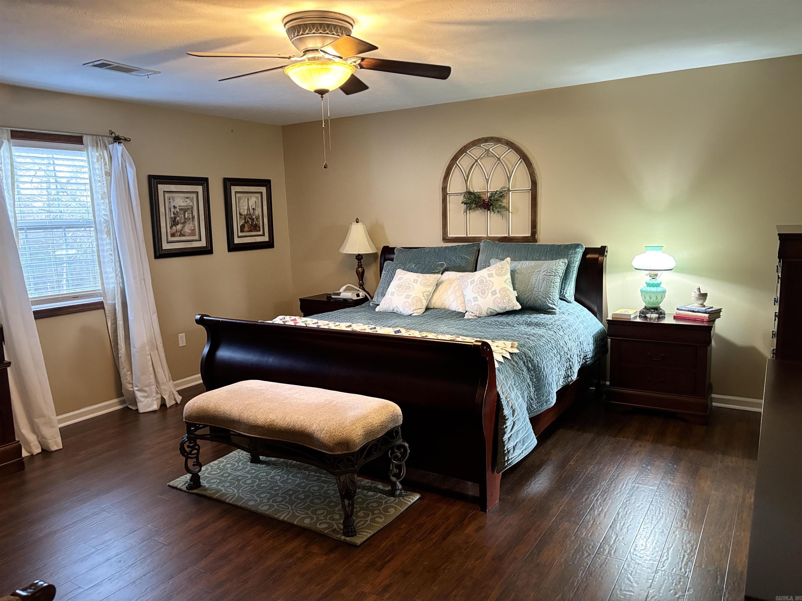 104 E Courtney Cove