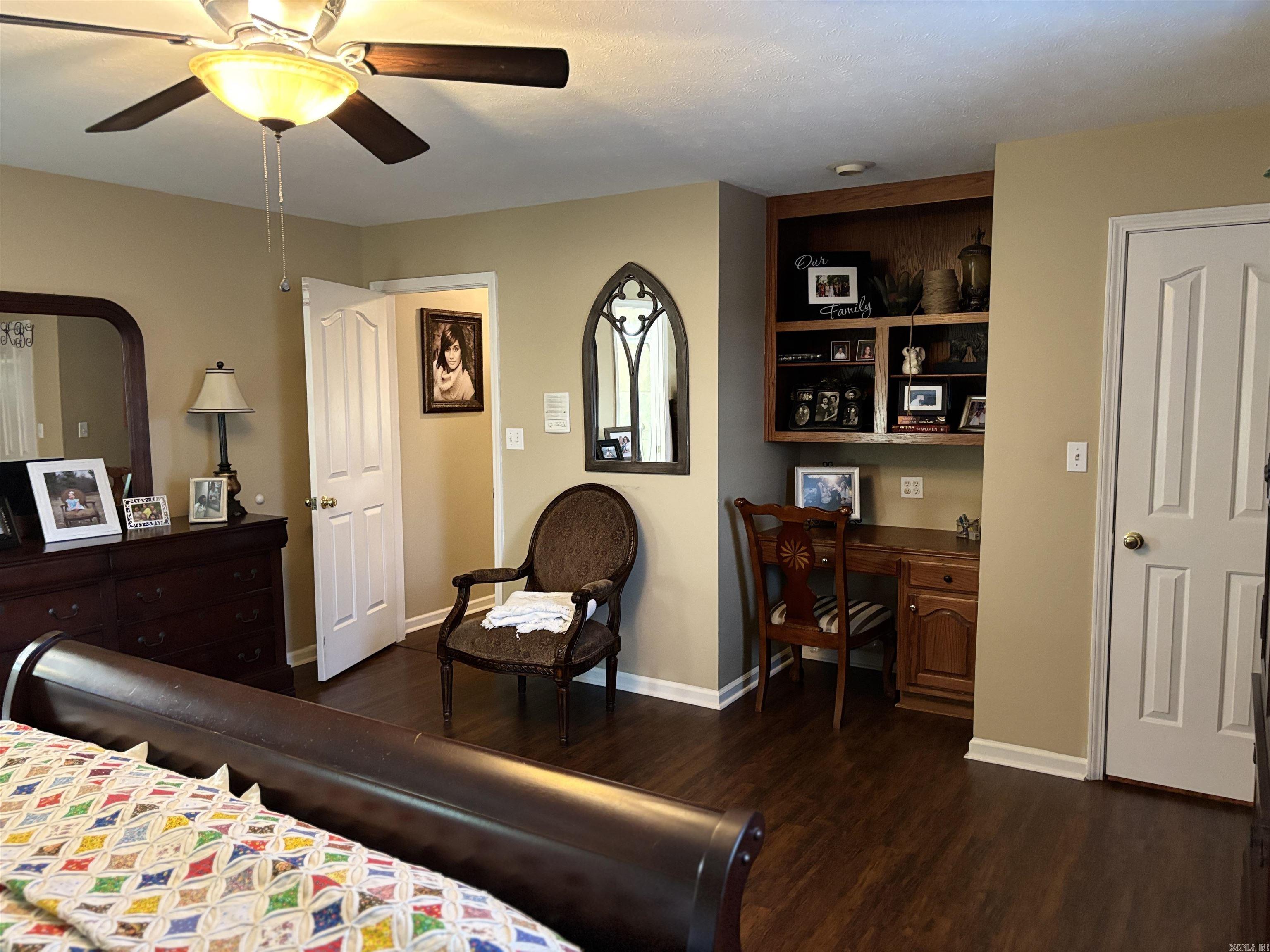 104 E Courtney Cove