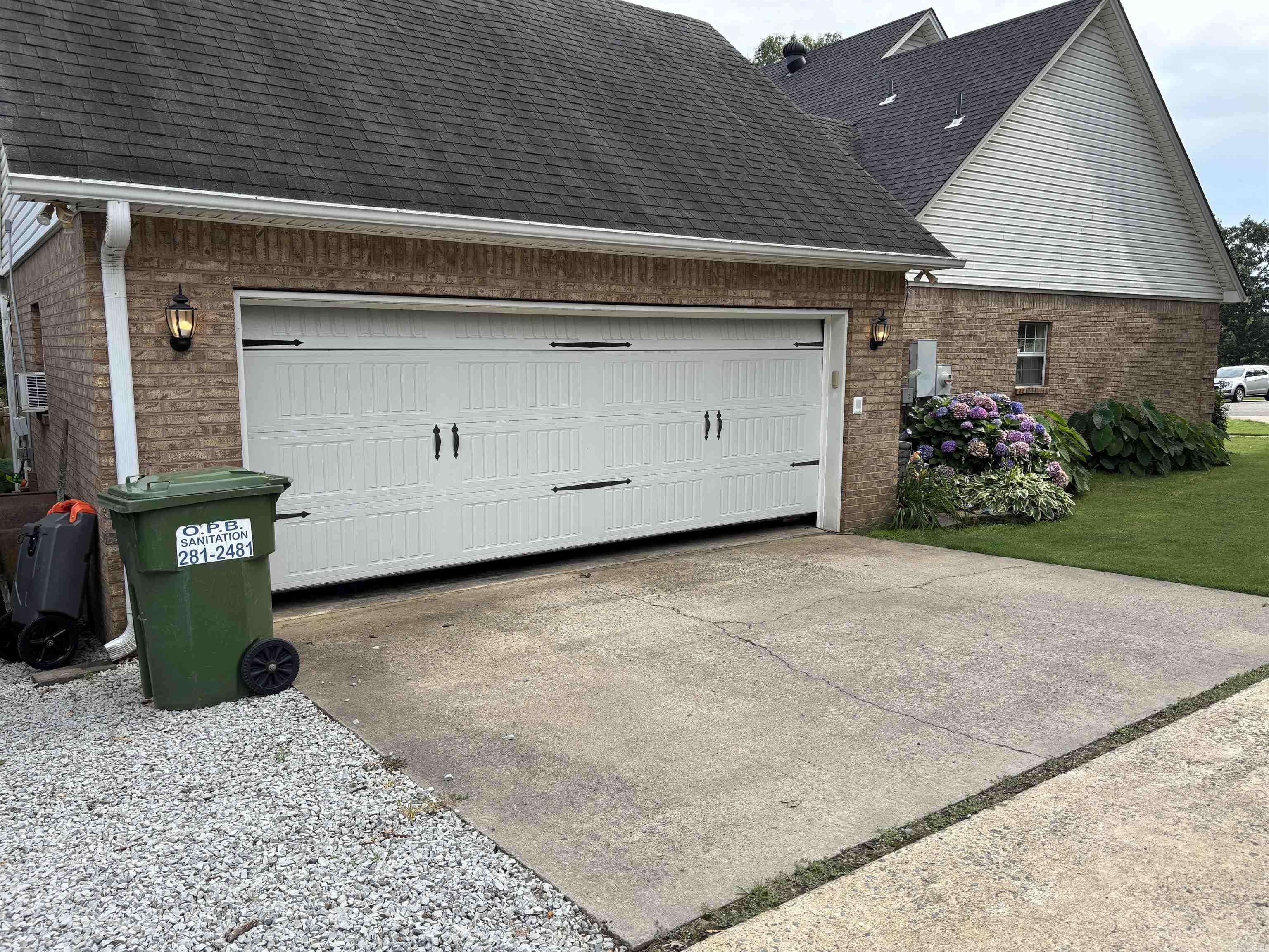104 E Courtney Cove