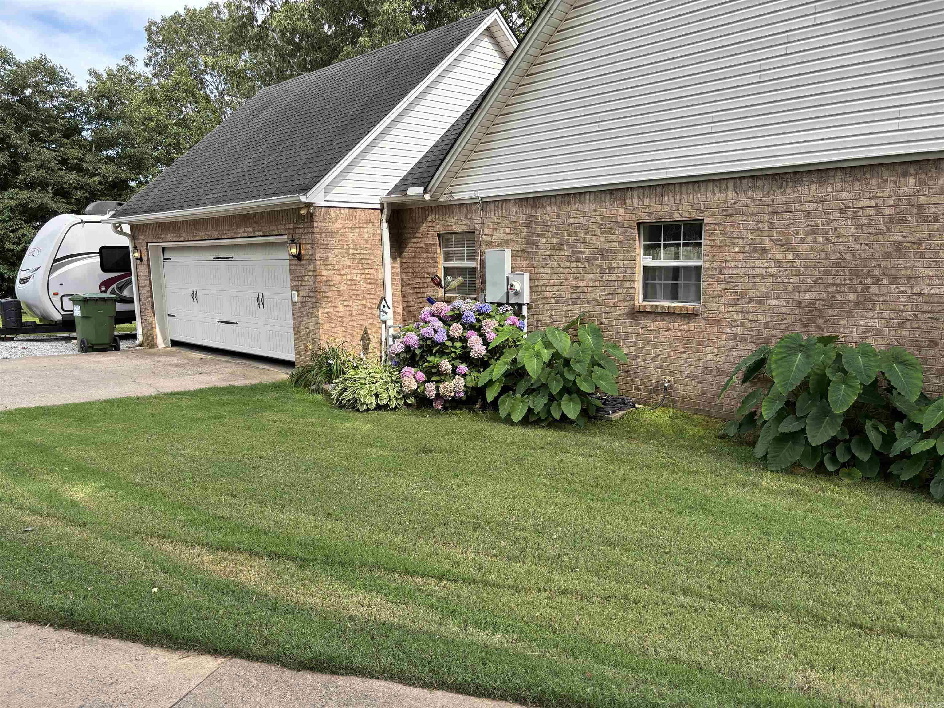 104 E Courtney Cove