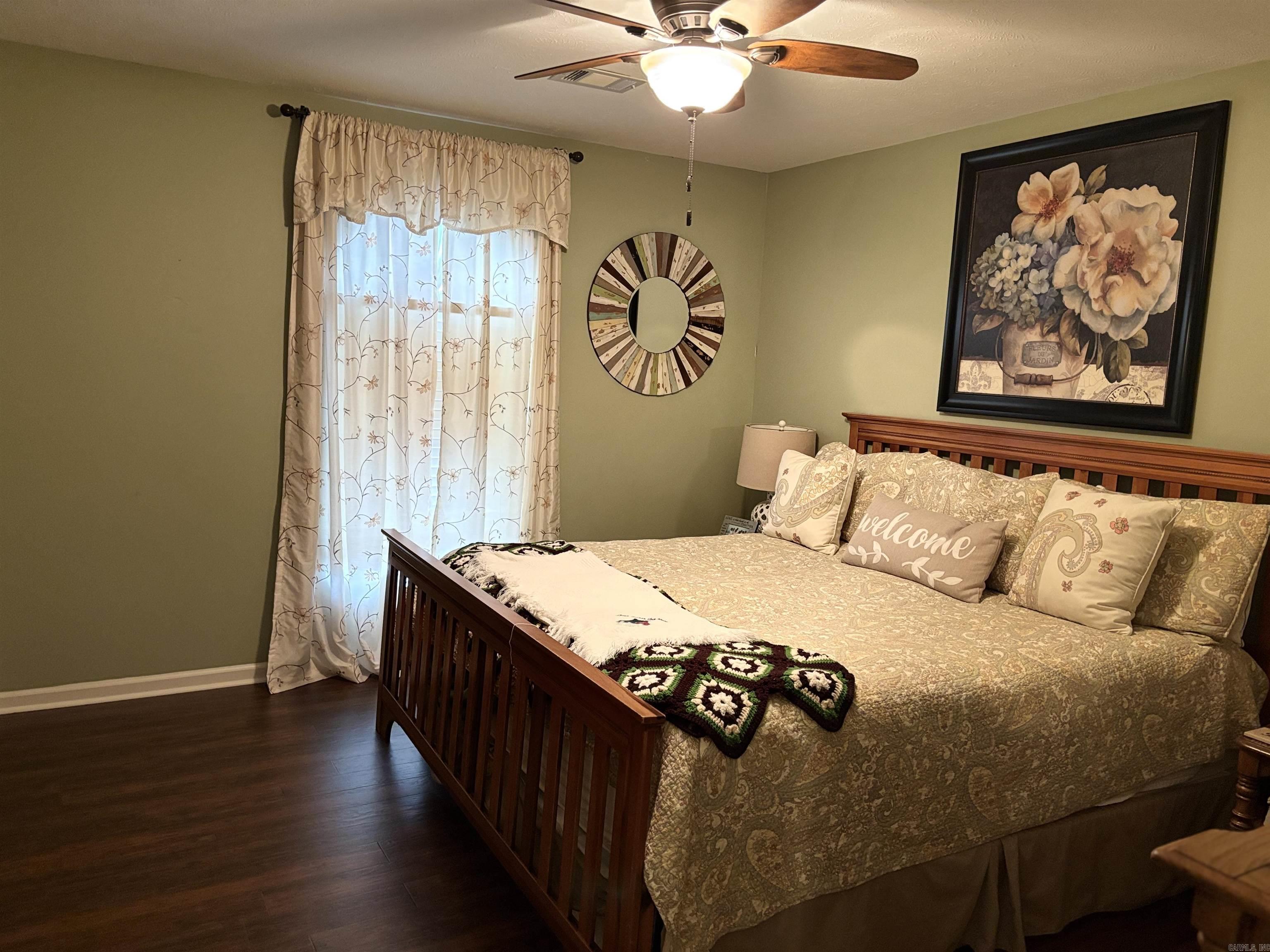 104 E Courtney Cove