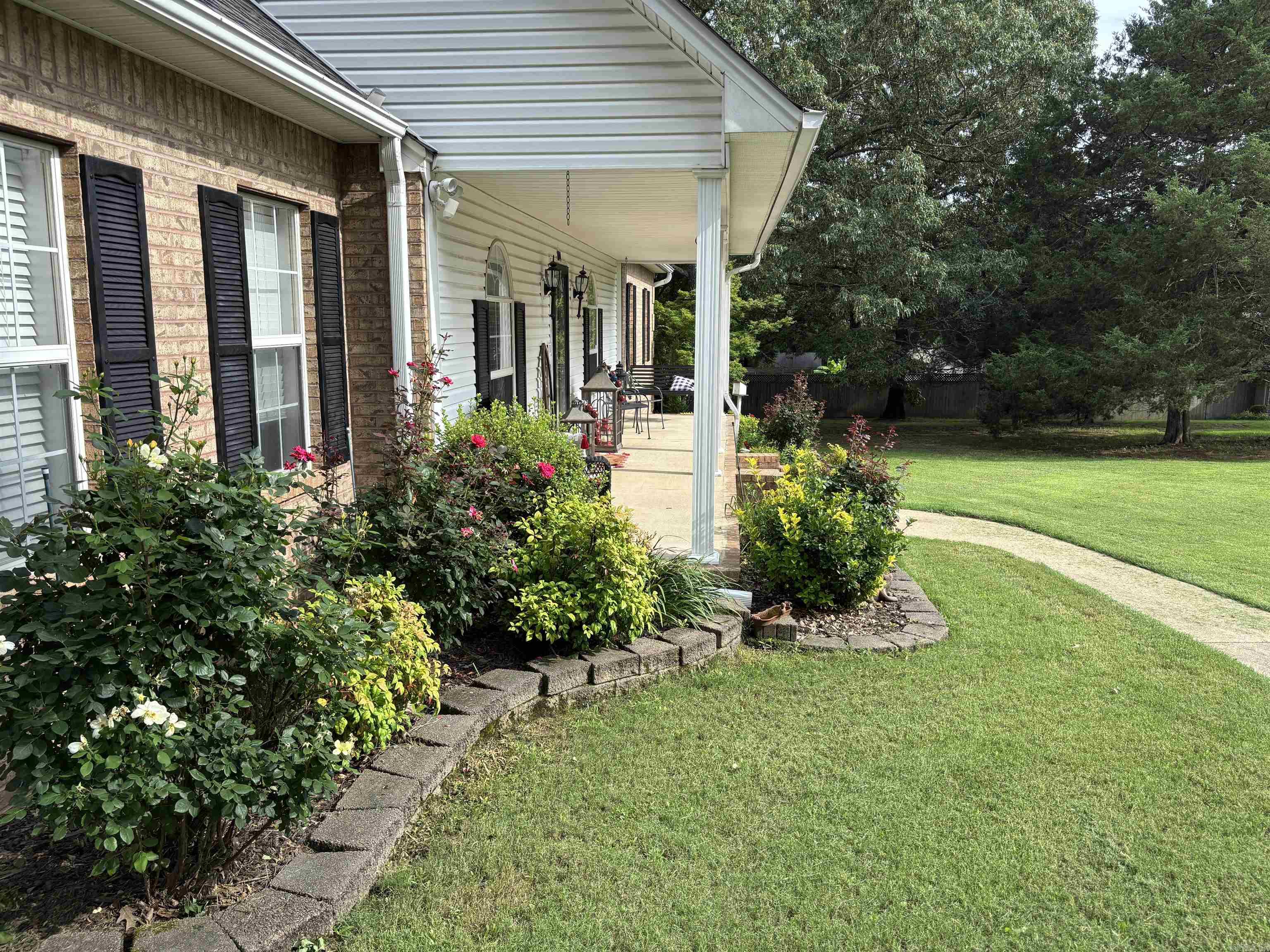 104 E Courtney Cove