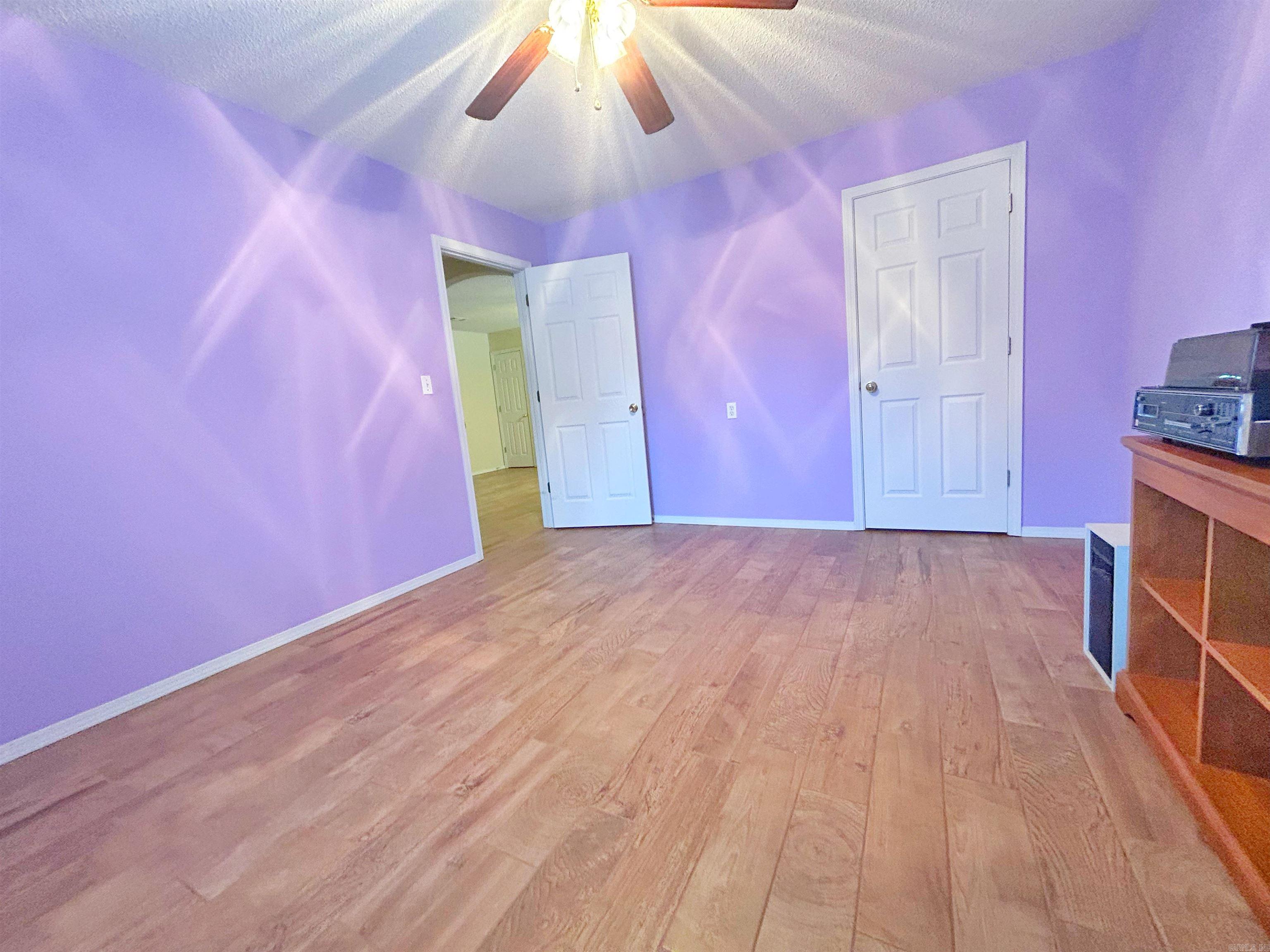 212 Cherokee Ln