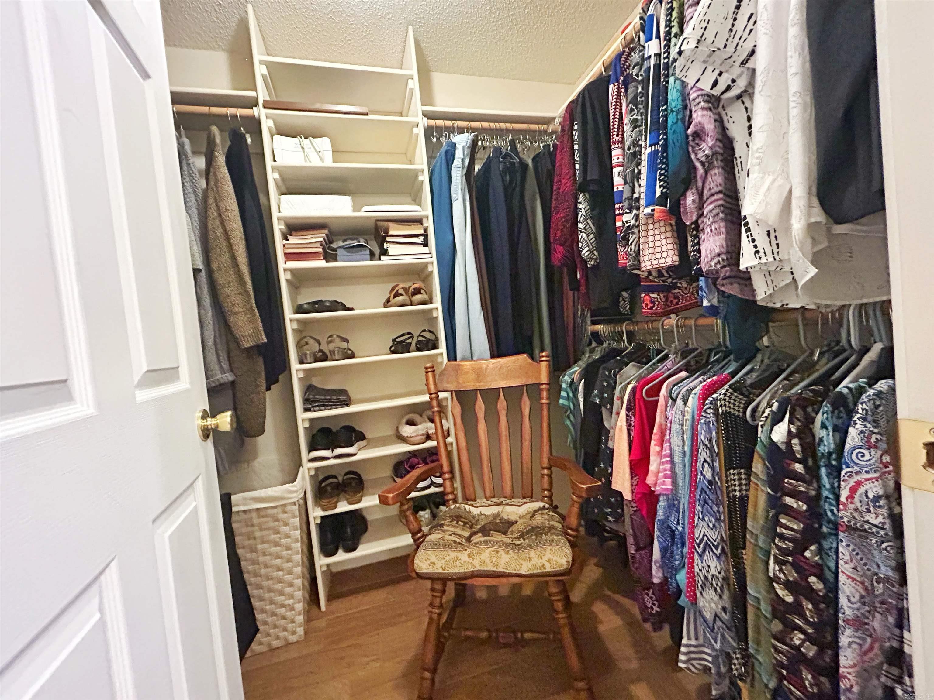 212 Cherokee Ln