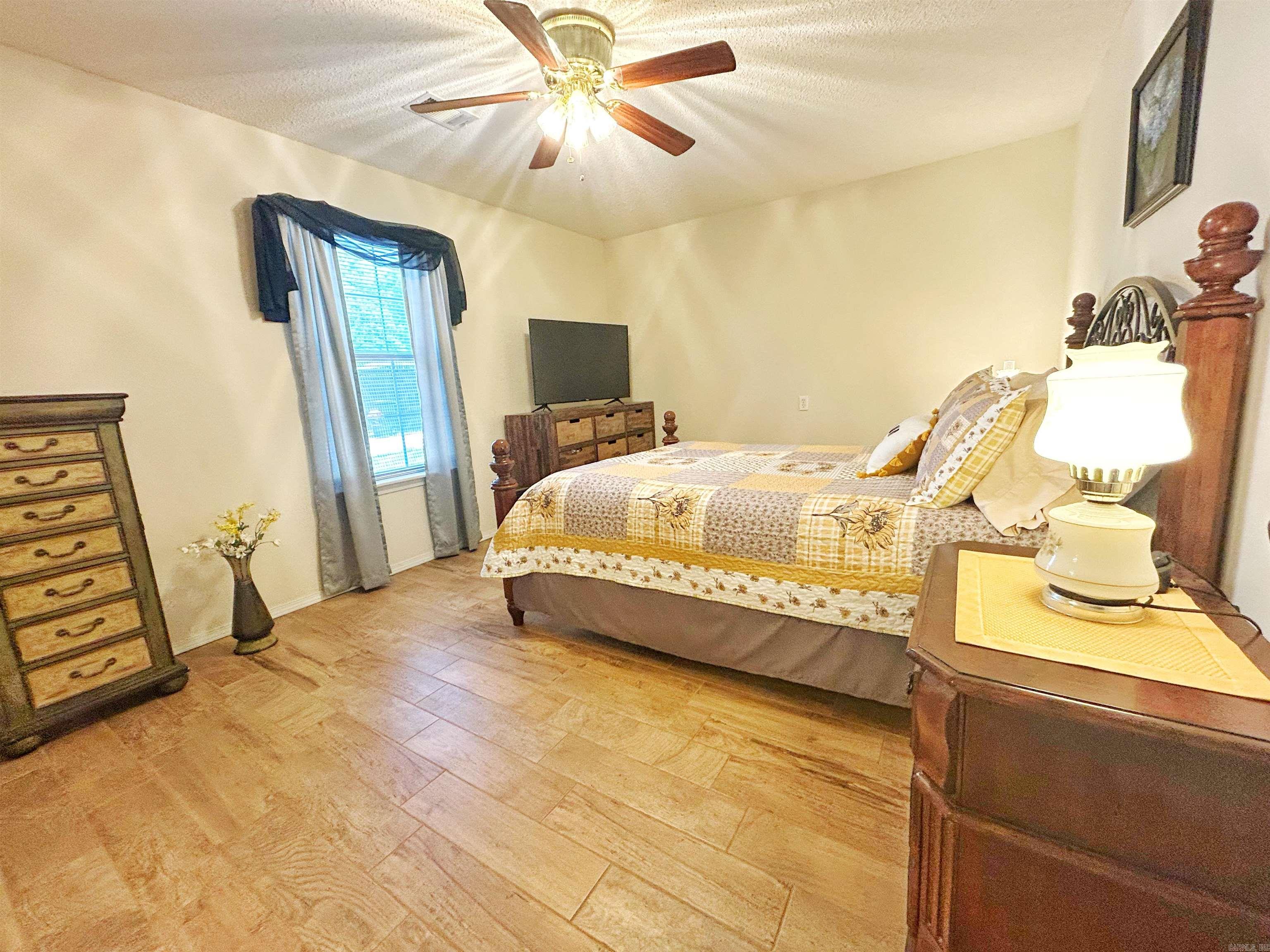212 Cherokee Ln
