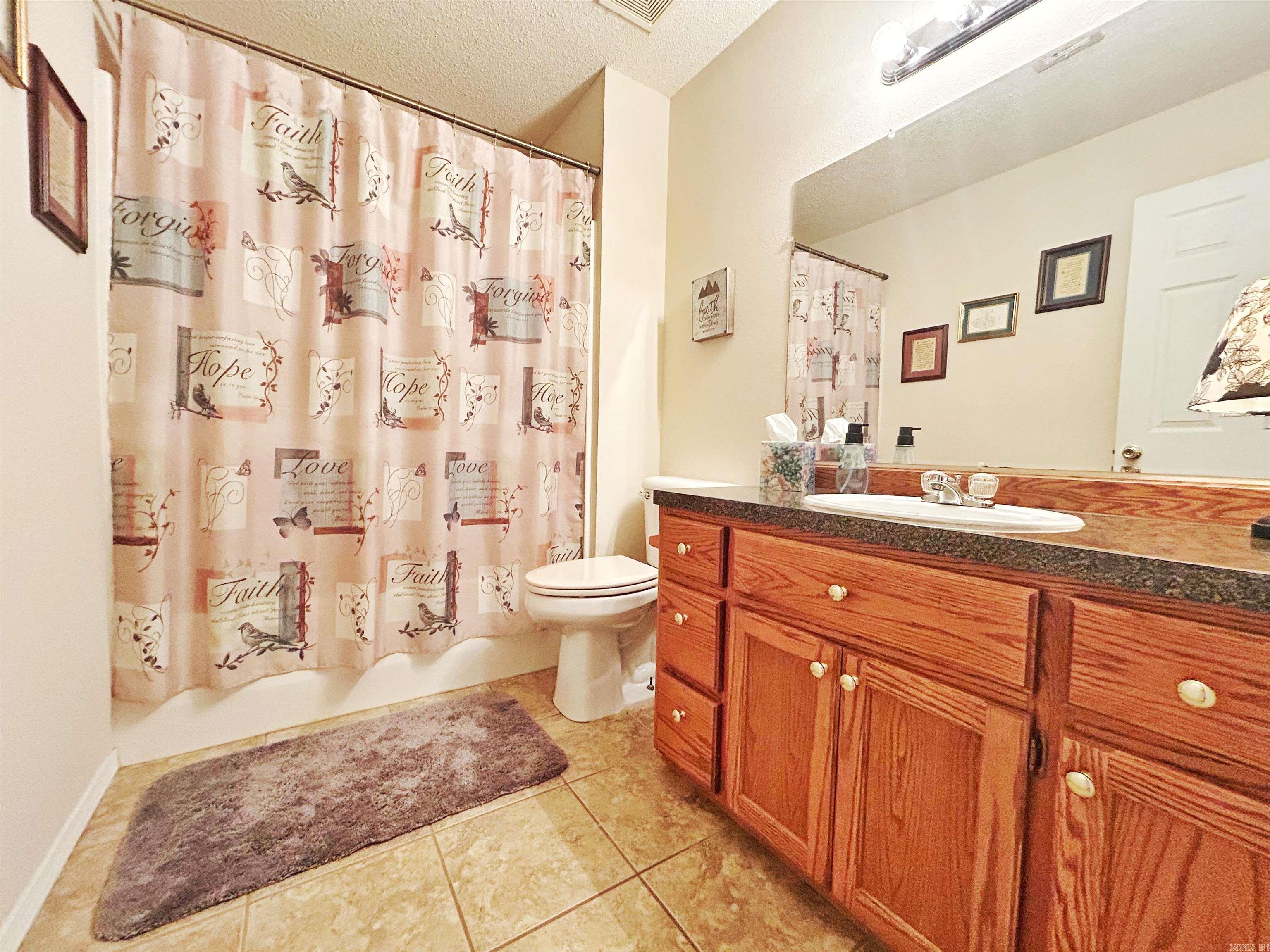 212 Cherokee Ln