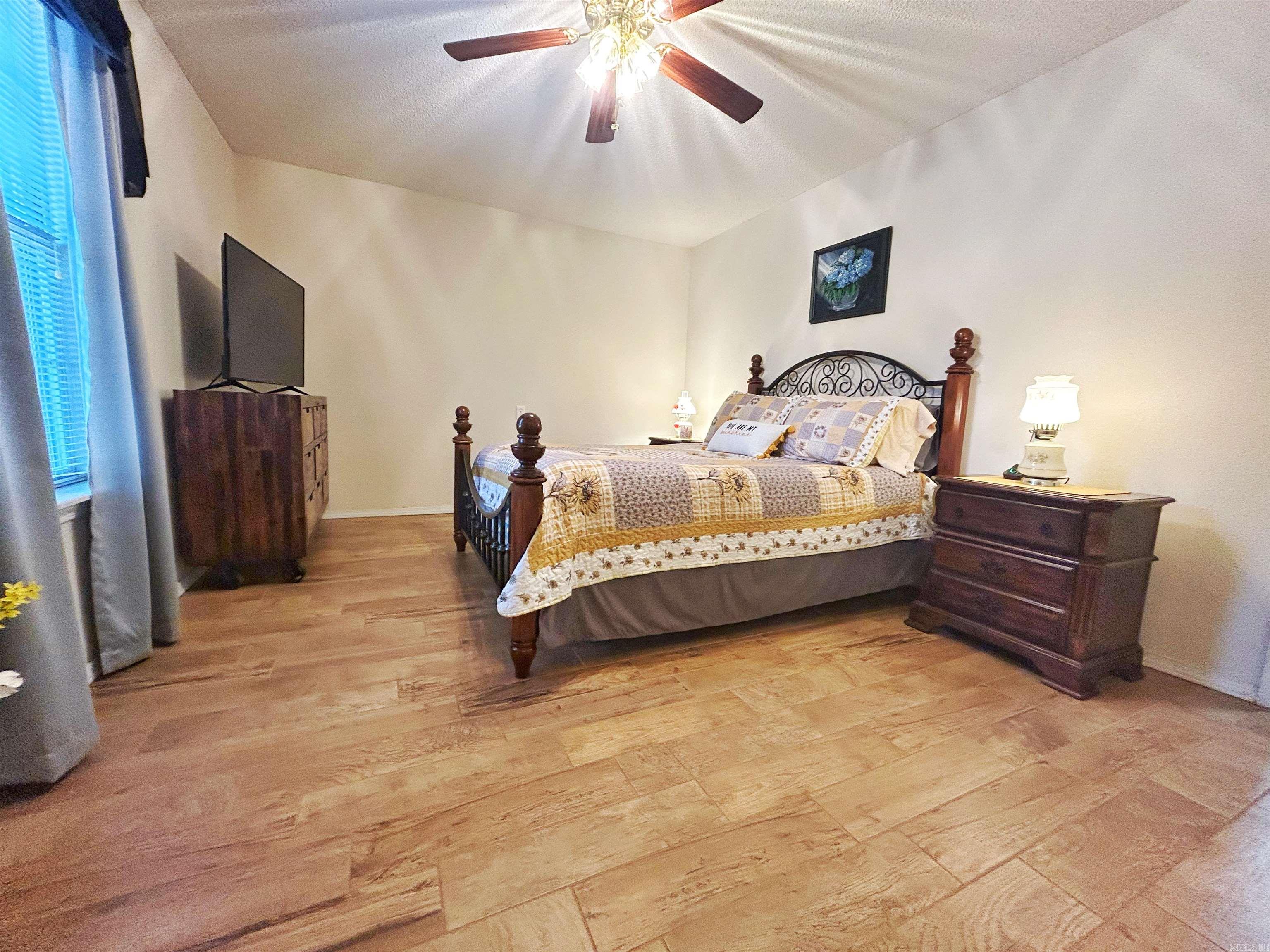 212 Cherokee Ln