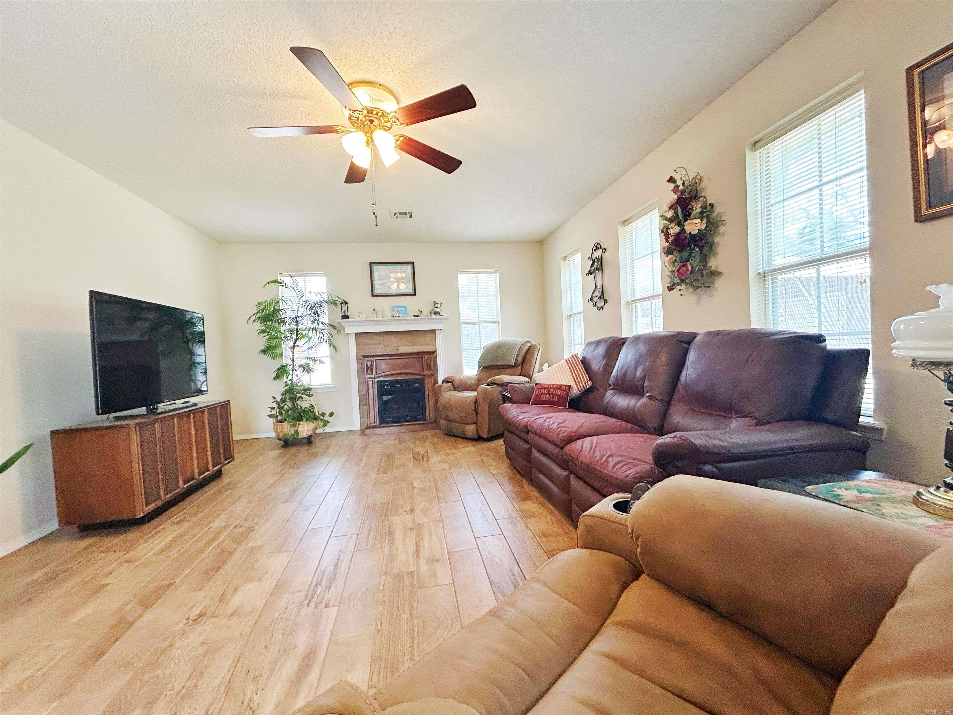 212 Cherokee Ln