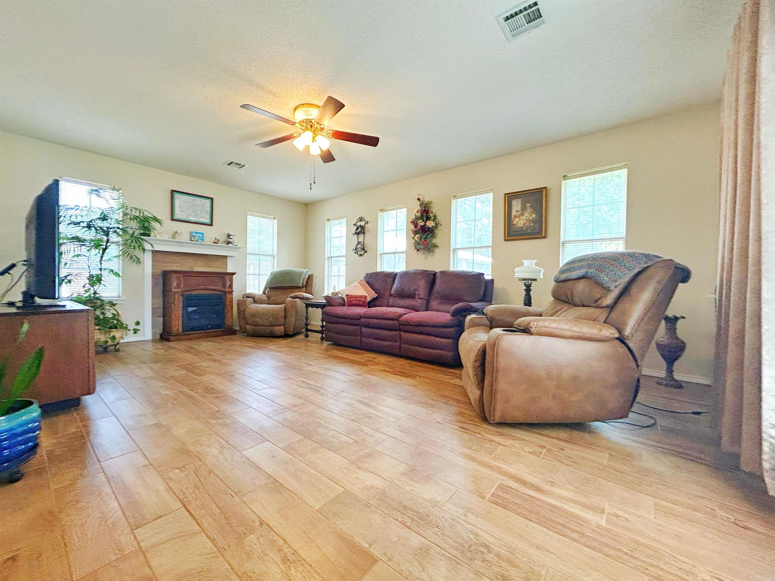 212 Cherokee Ln