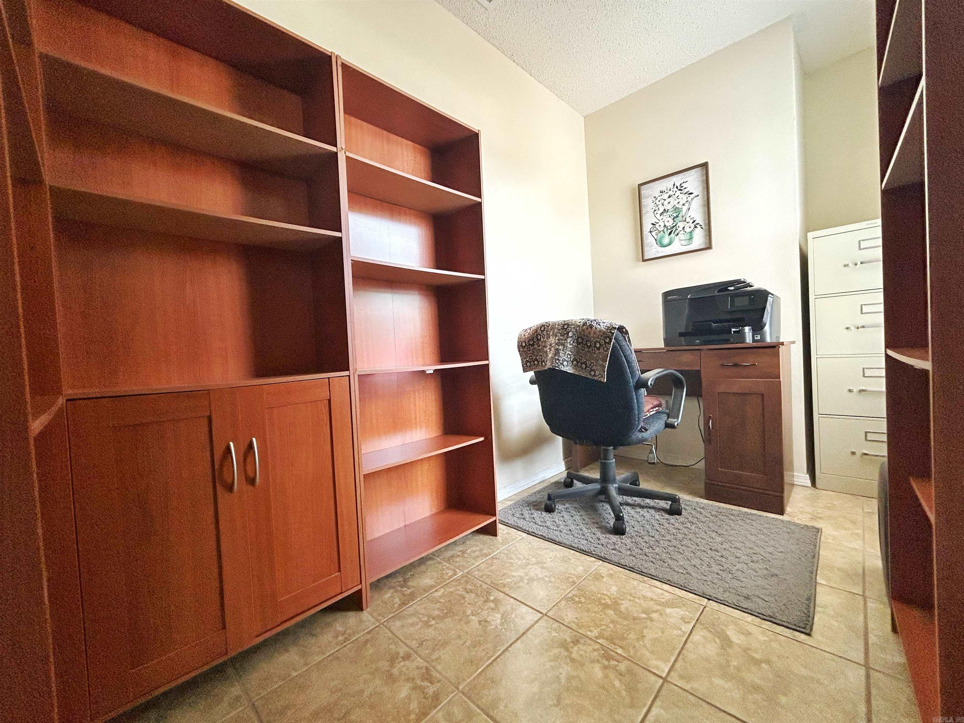 212 Cherokee Ln
