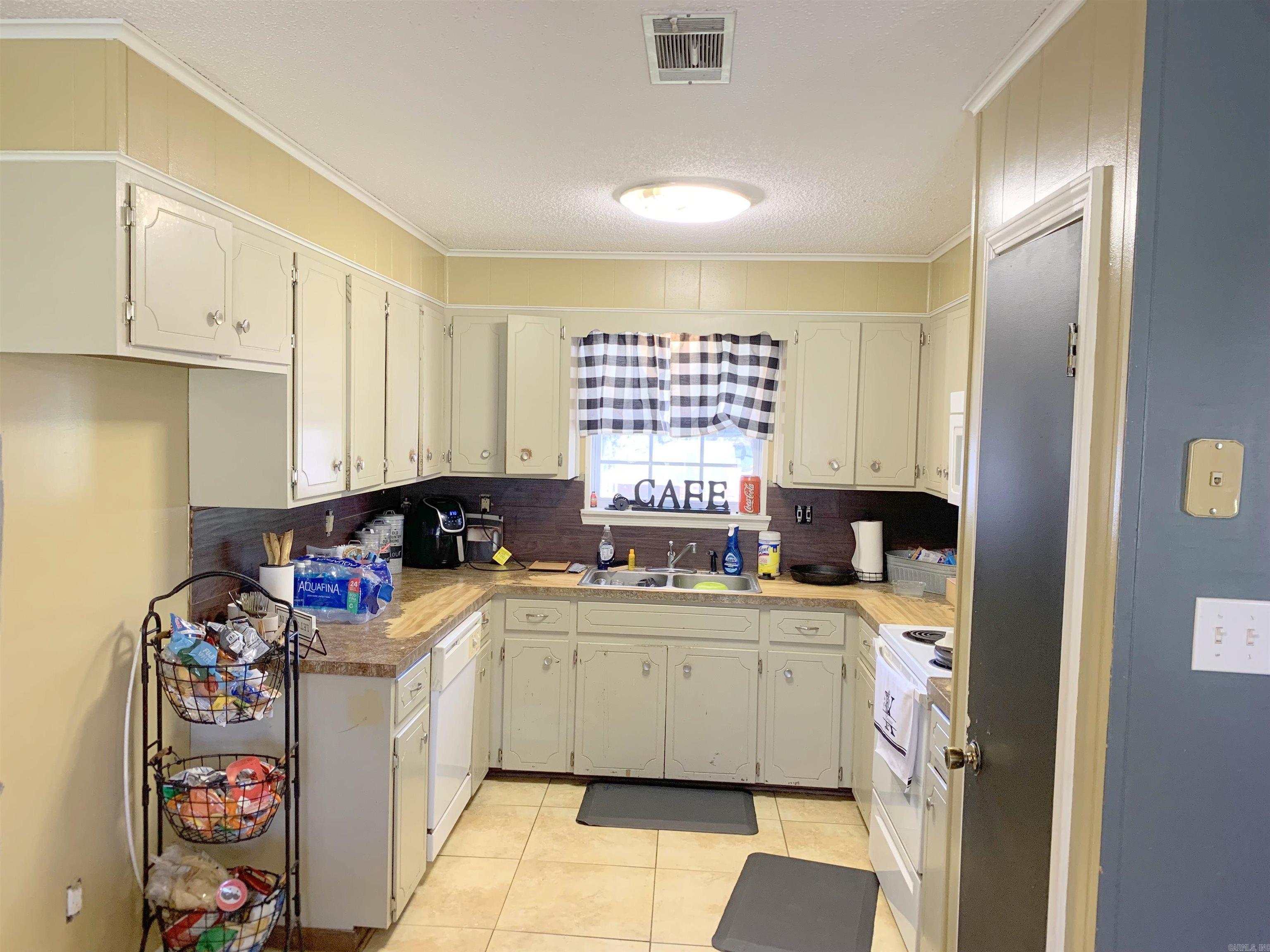 1205 Donna Drive