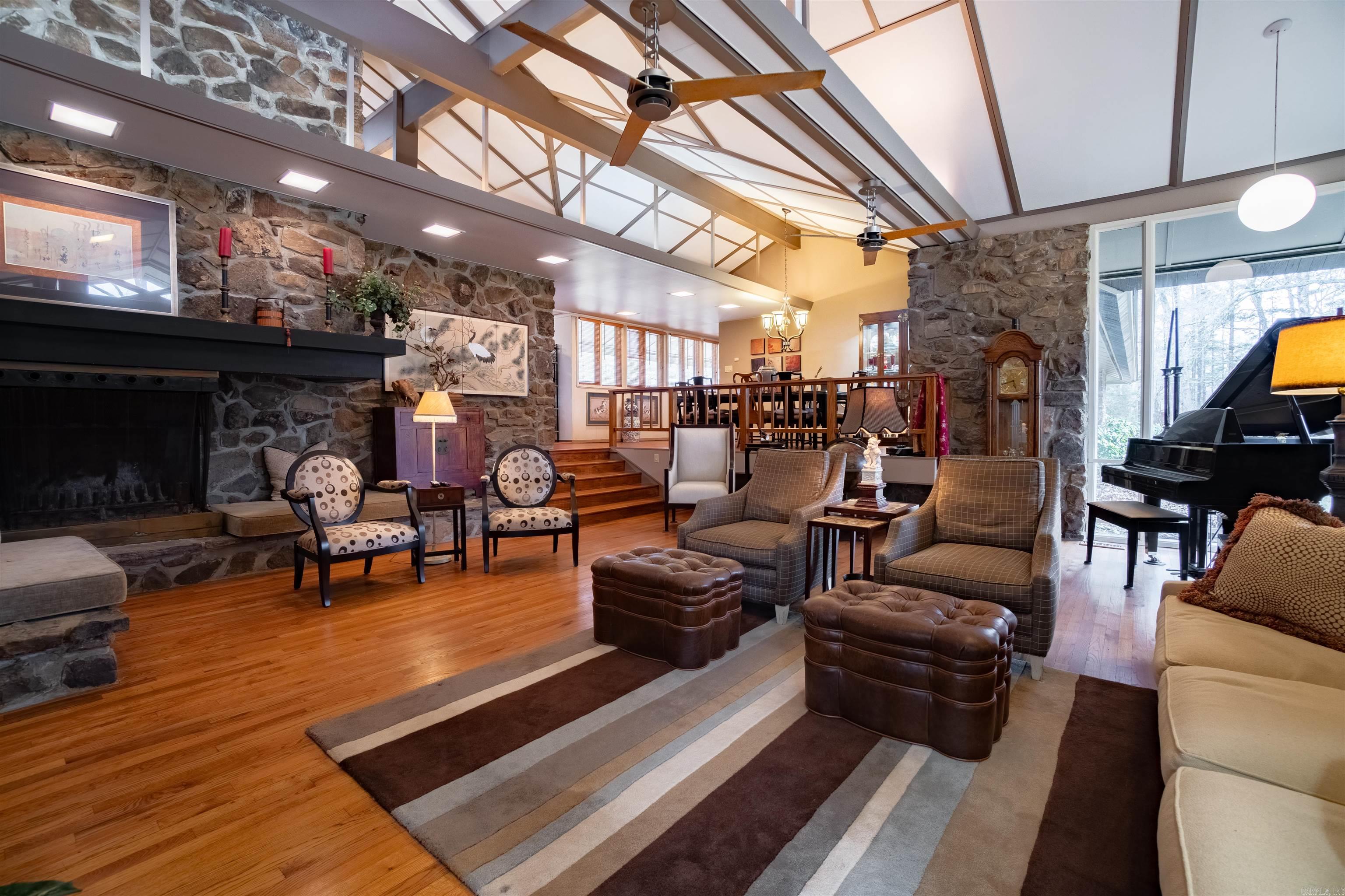 1401 E Main Street
