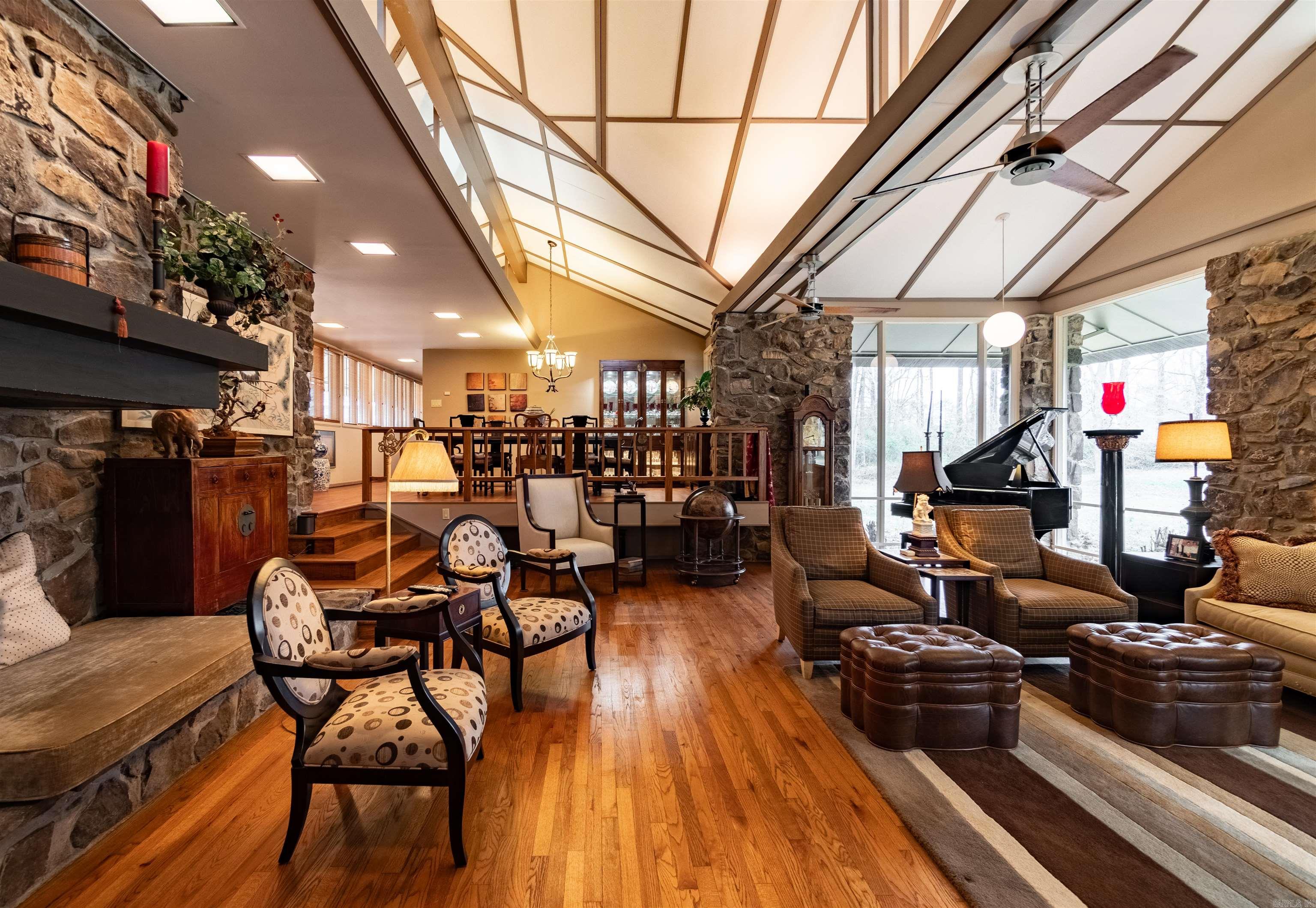 1401 E Main Street