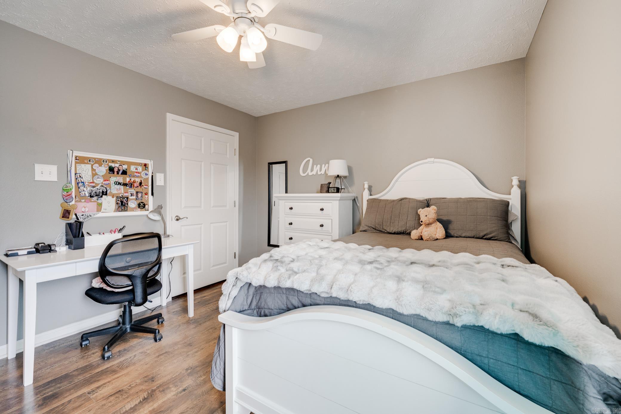 2805 Makenzie