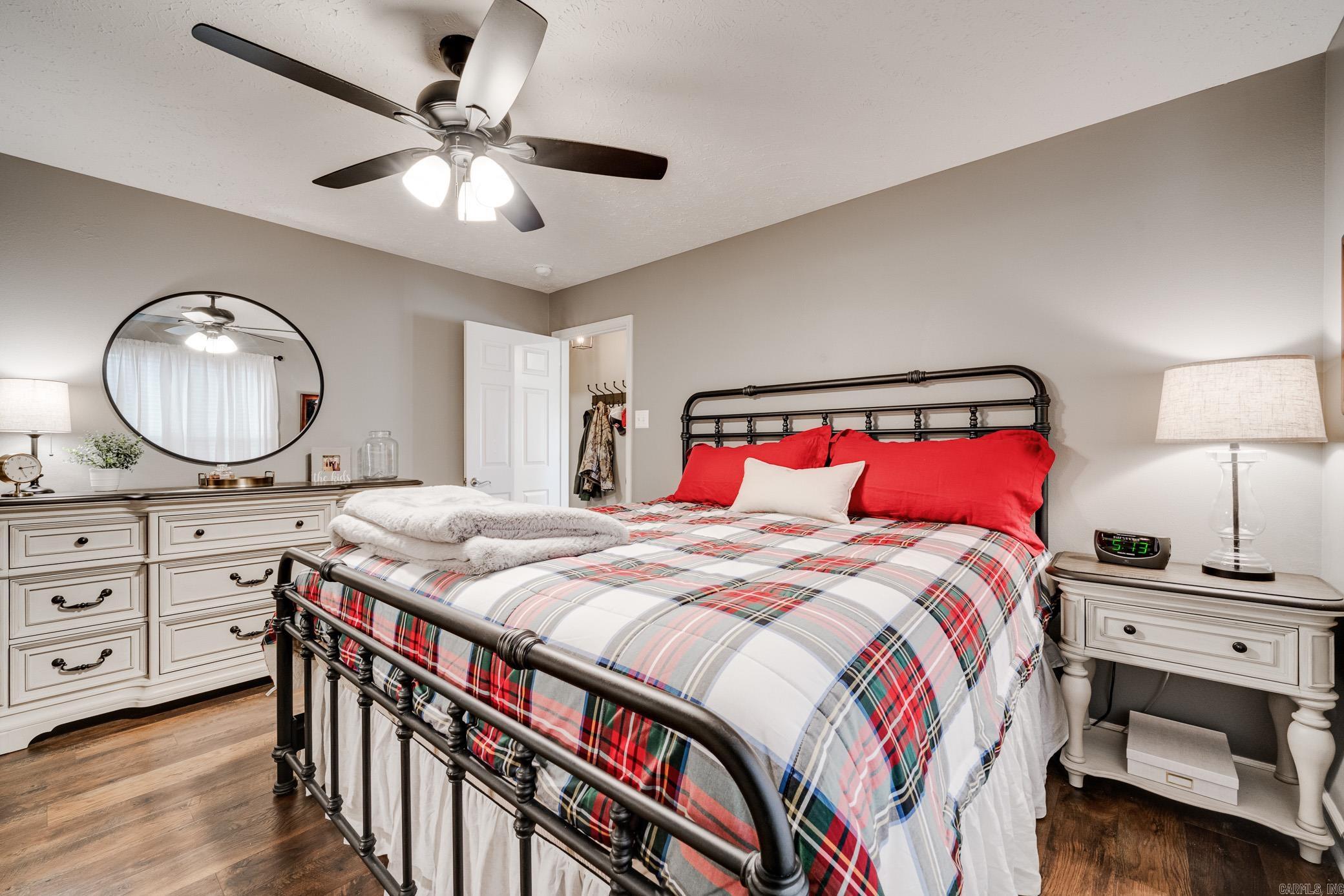 2805 Makenzie