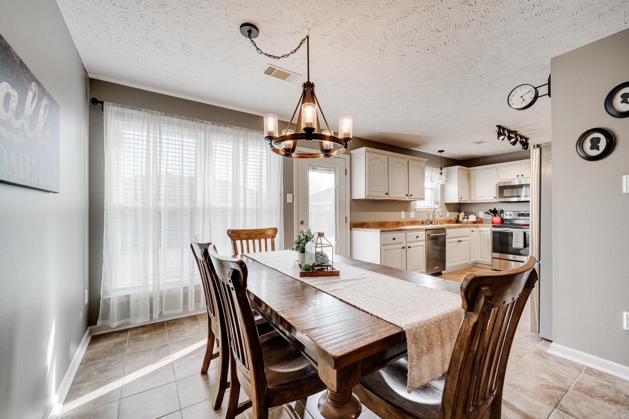 2805 Makenzie