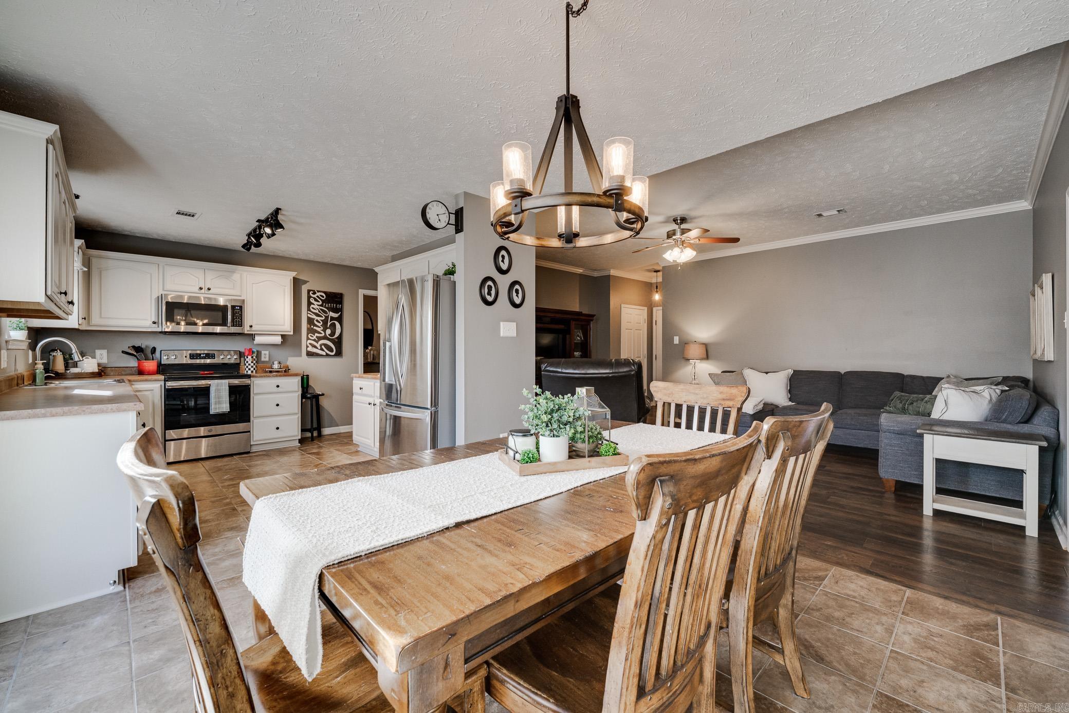 2805 Makenzie