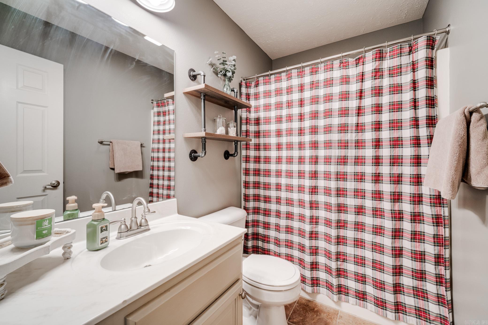 2805 Makenzie