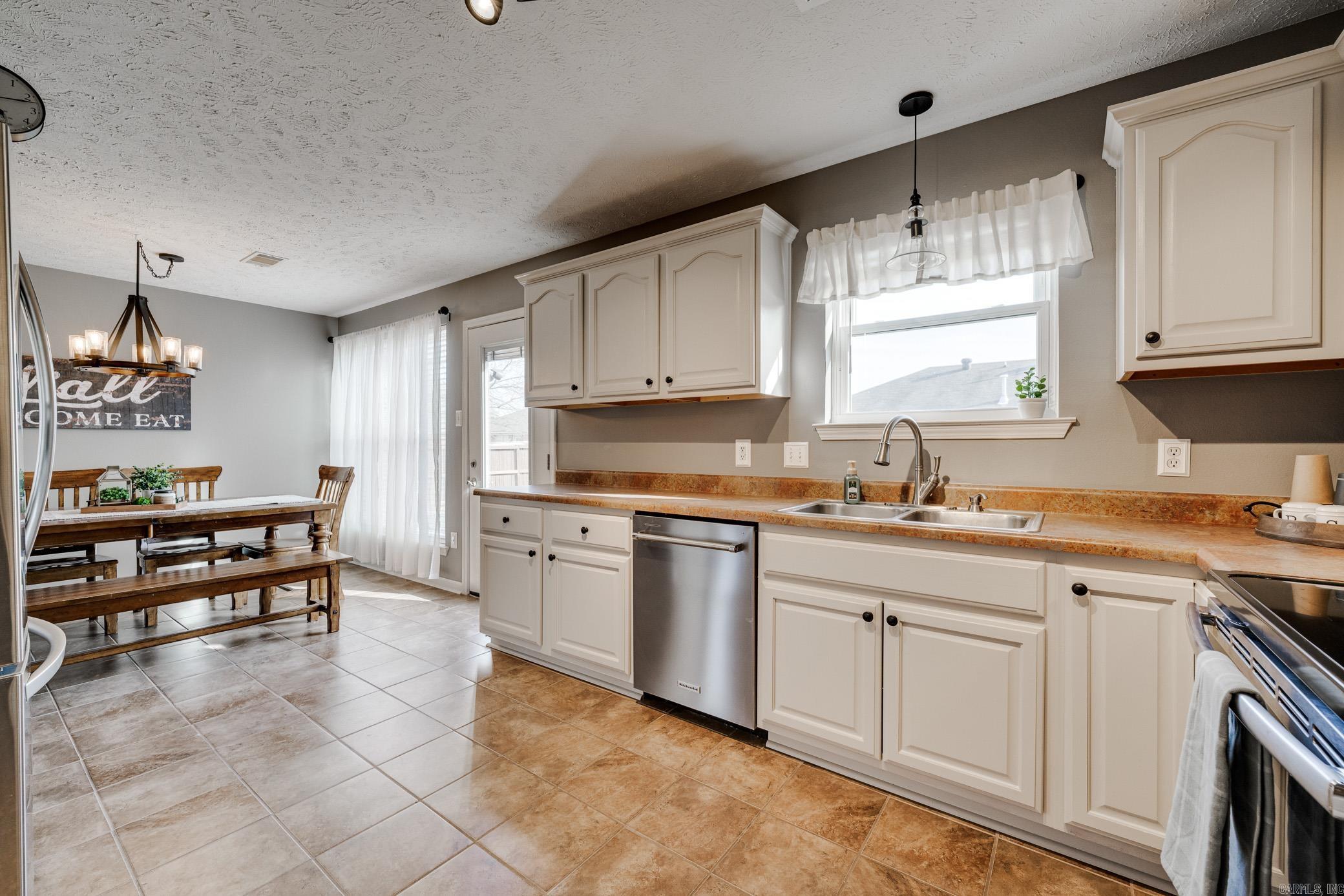 2805 Makenzie