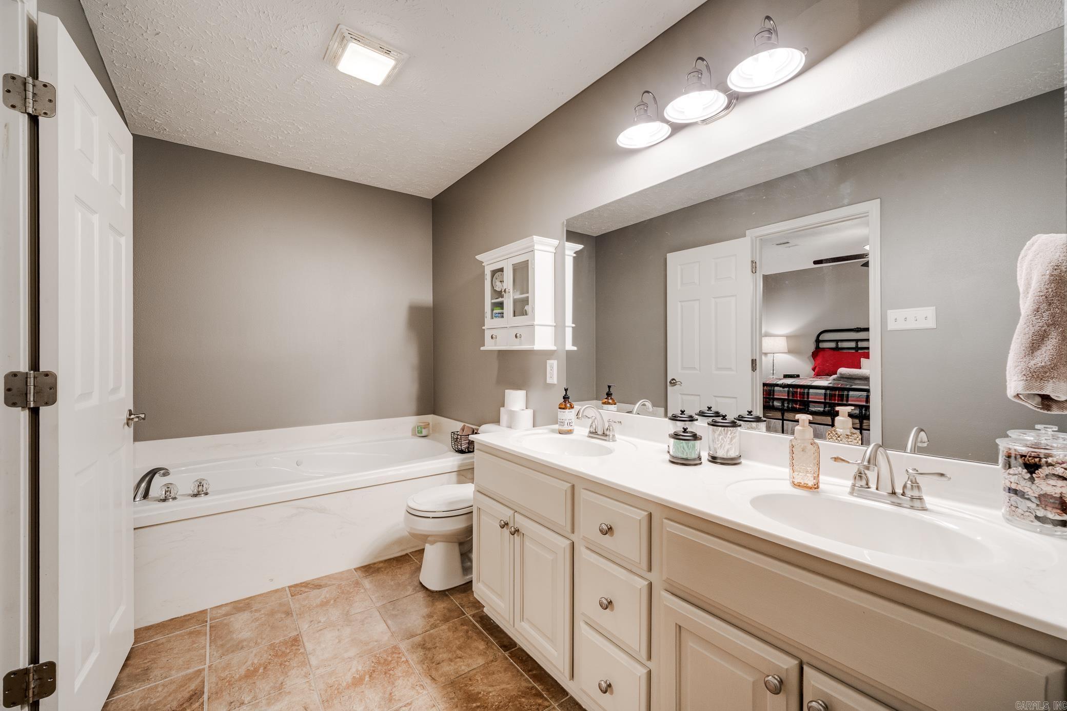 2805 Makenzie