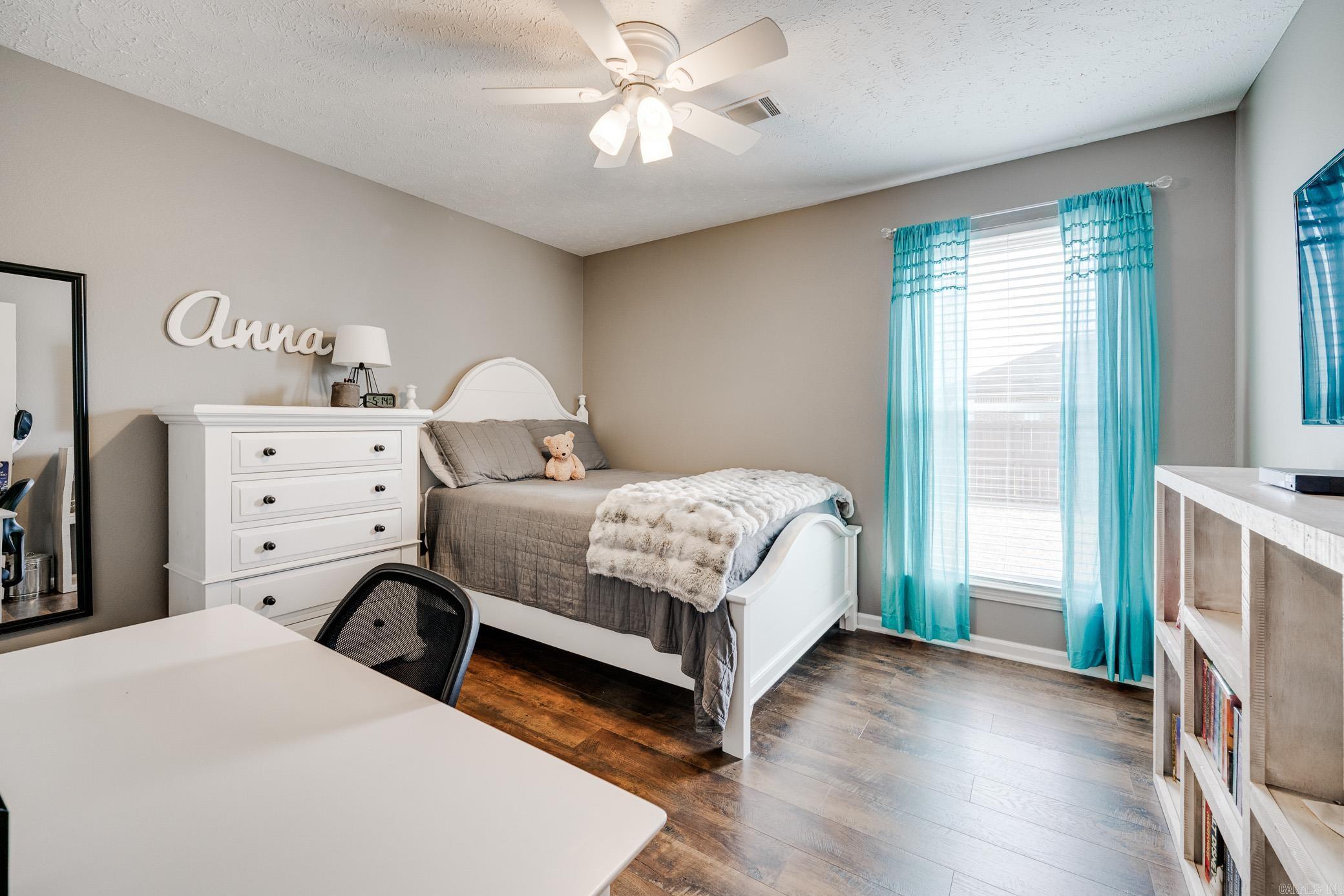 2805 Makenzie