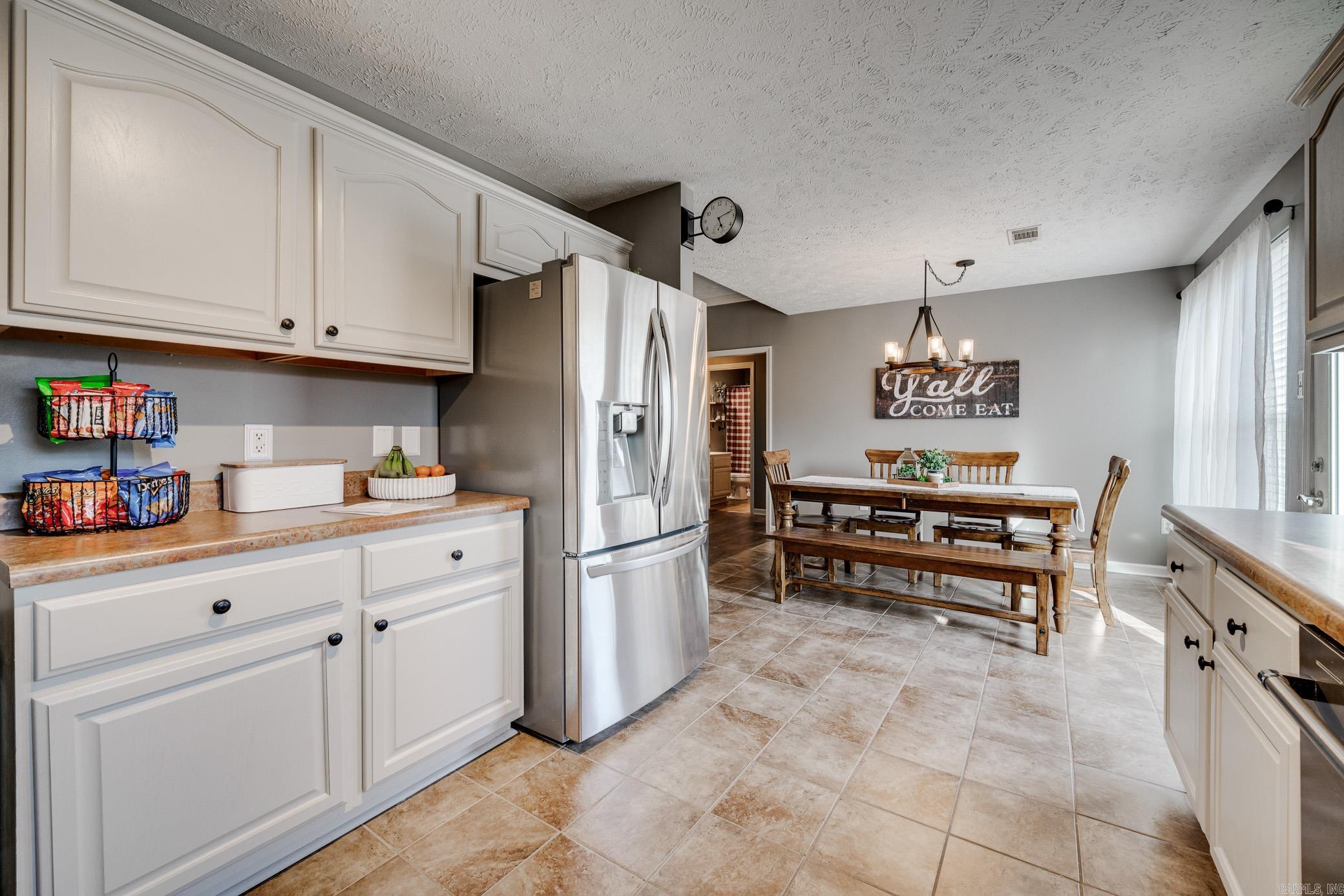 2805 Makenzie
