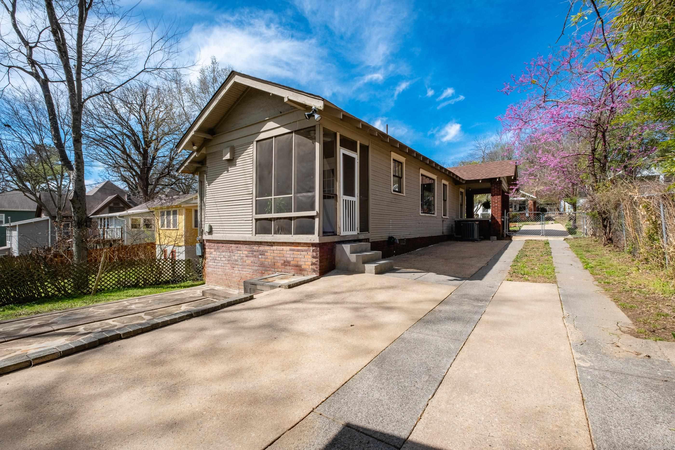 207 Dennison Street