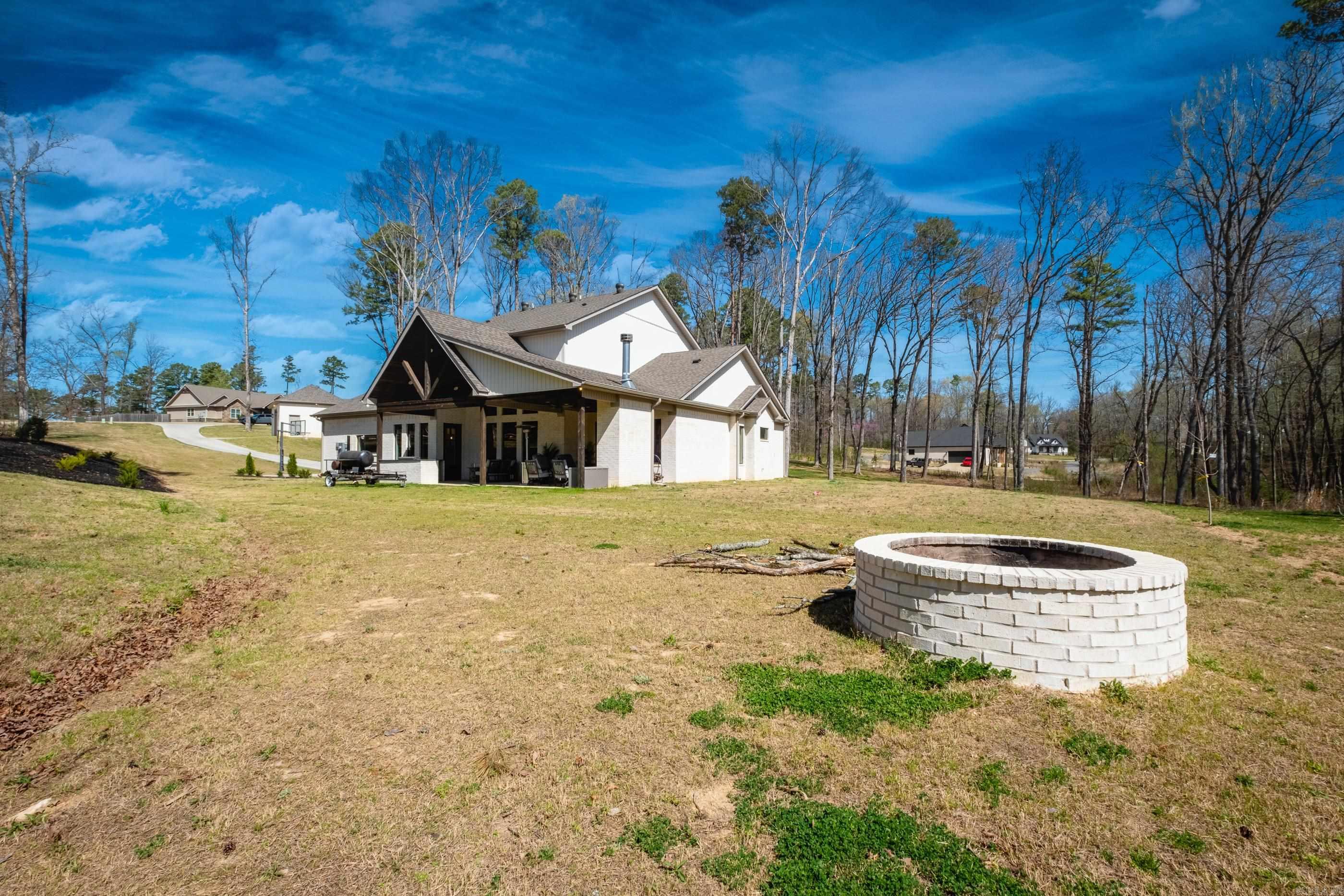 2072 Mohegan Trail